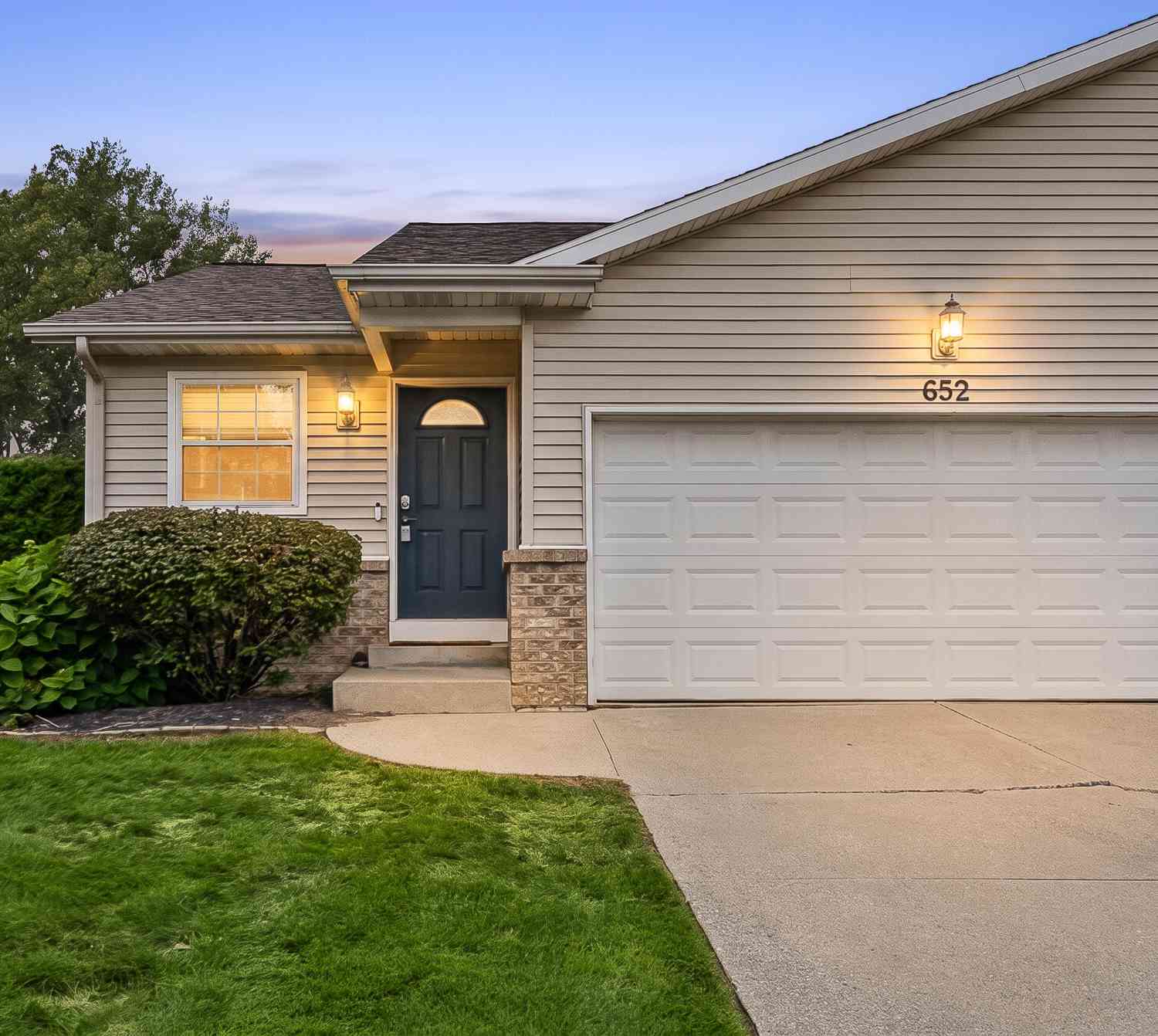 Condo For Sale - 652 Wilshire Court #5<br/> Holland, MI 49423