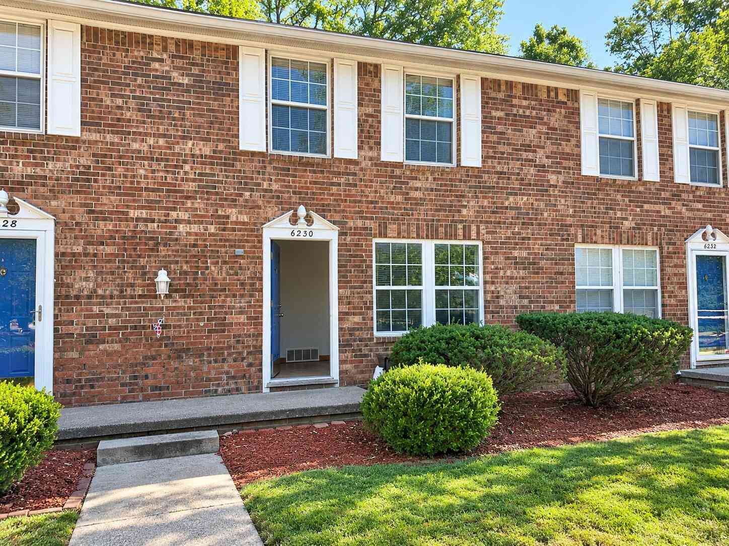 Condo For Sale - 6230 Beechfield Drive<br/> Lansing, MI 48911