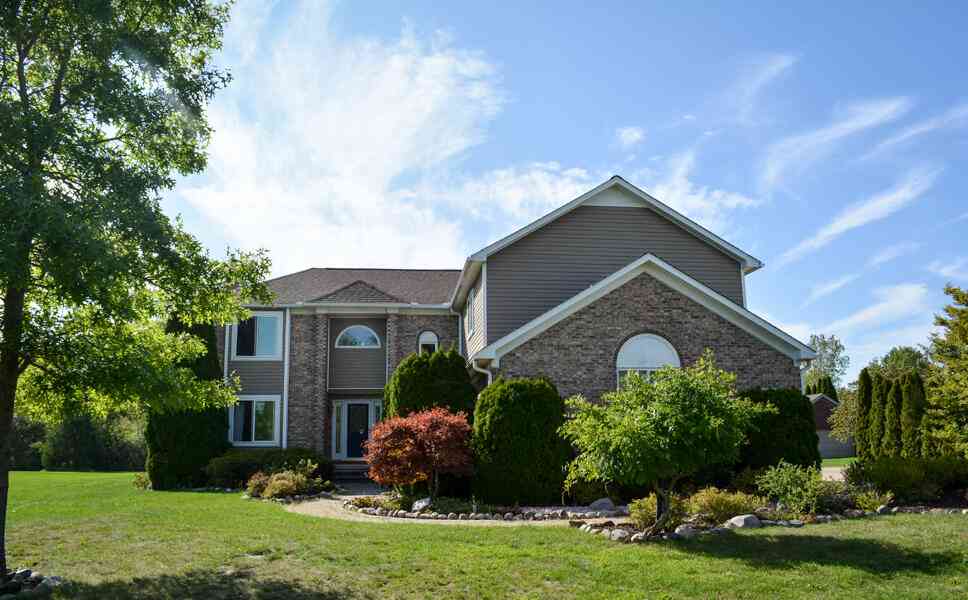 Homes For Sale - 25548 Winding Creek Drive<br/> New Boston, MI 48164