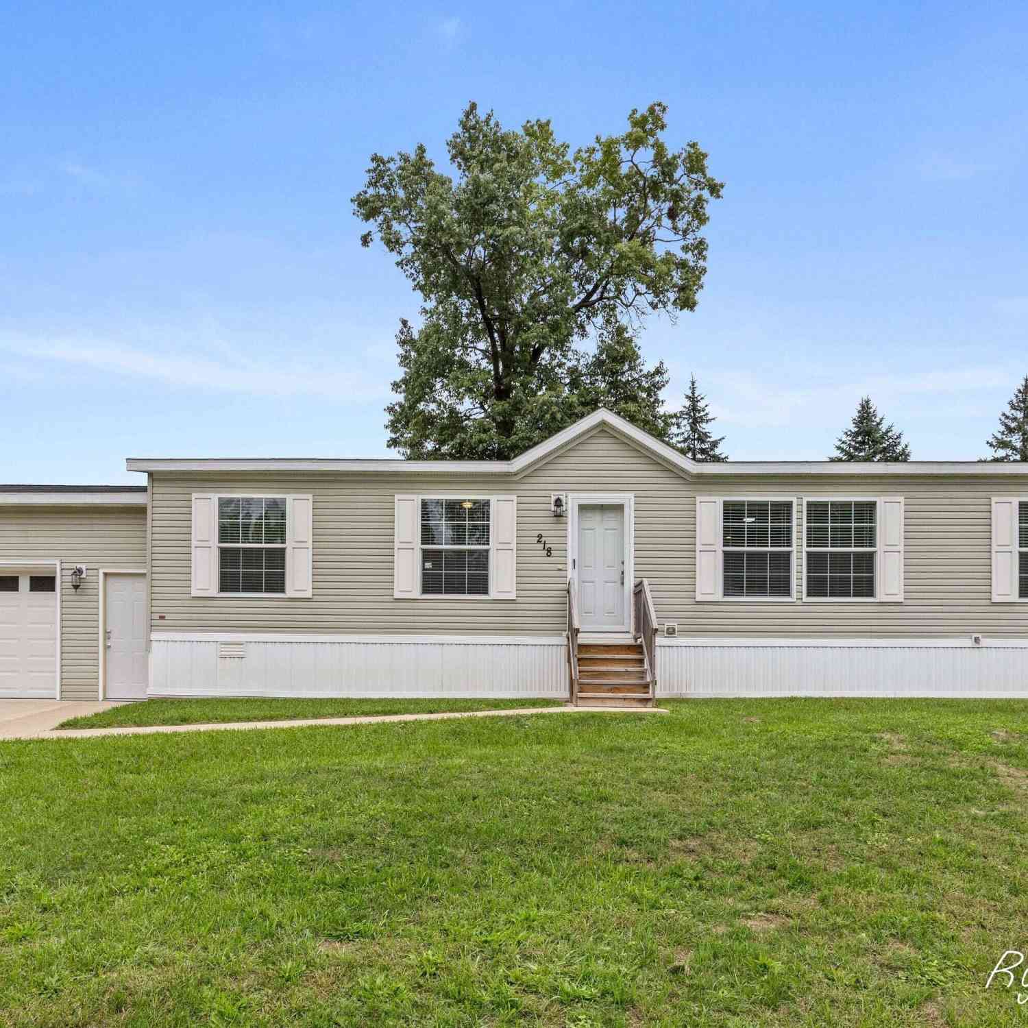 Mobile Home For Sale - 218 Whispering Creek Drive<br/> Ionia, MI 48846