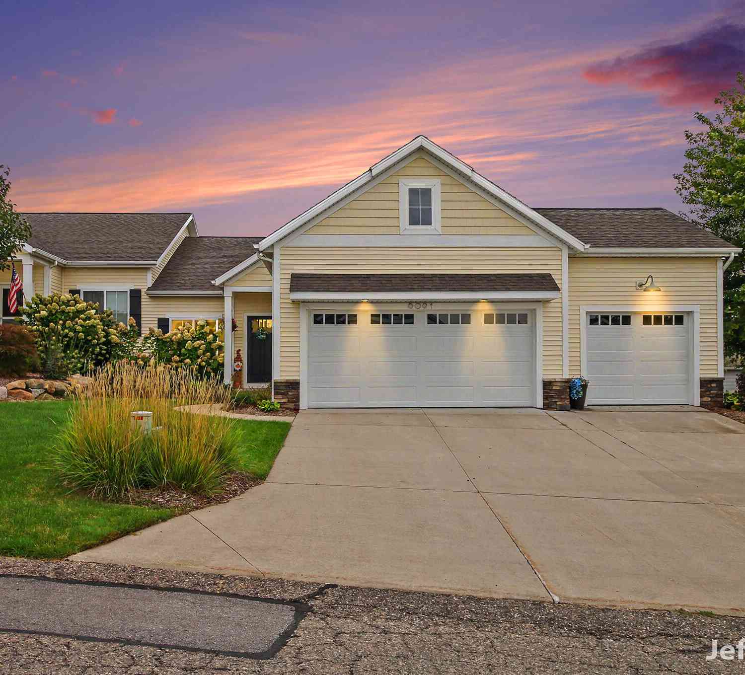 Condo For Sale - 6091 Gleneagle Highlands Drive<br/> Hudsonville, MI 49426