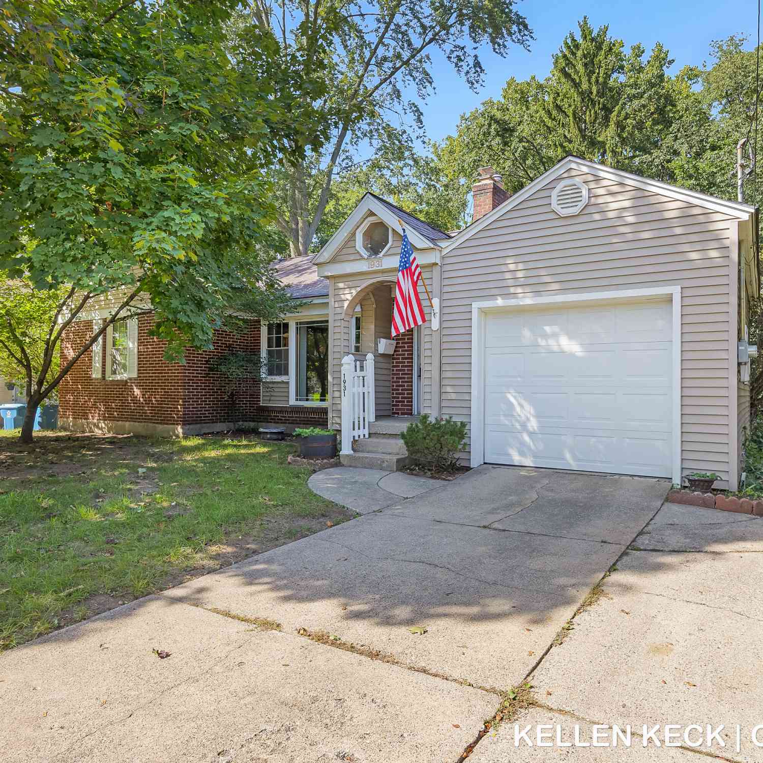 Homes For Sale - 1931 Hall Street<br/> Kent County, East Grand Rapids, MI 49506