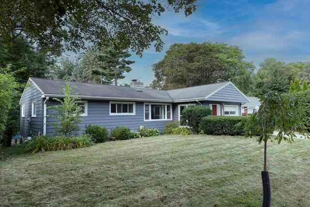 Homes For Sale - 2909 Crestview Avenue<br/> Kalamazoo, MI 49006