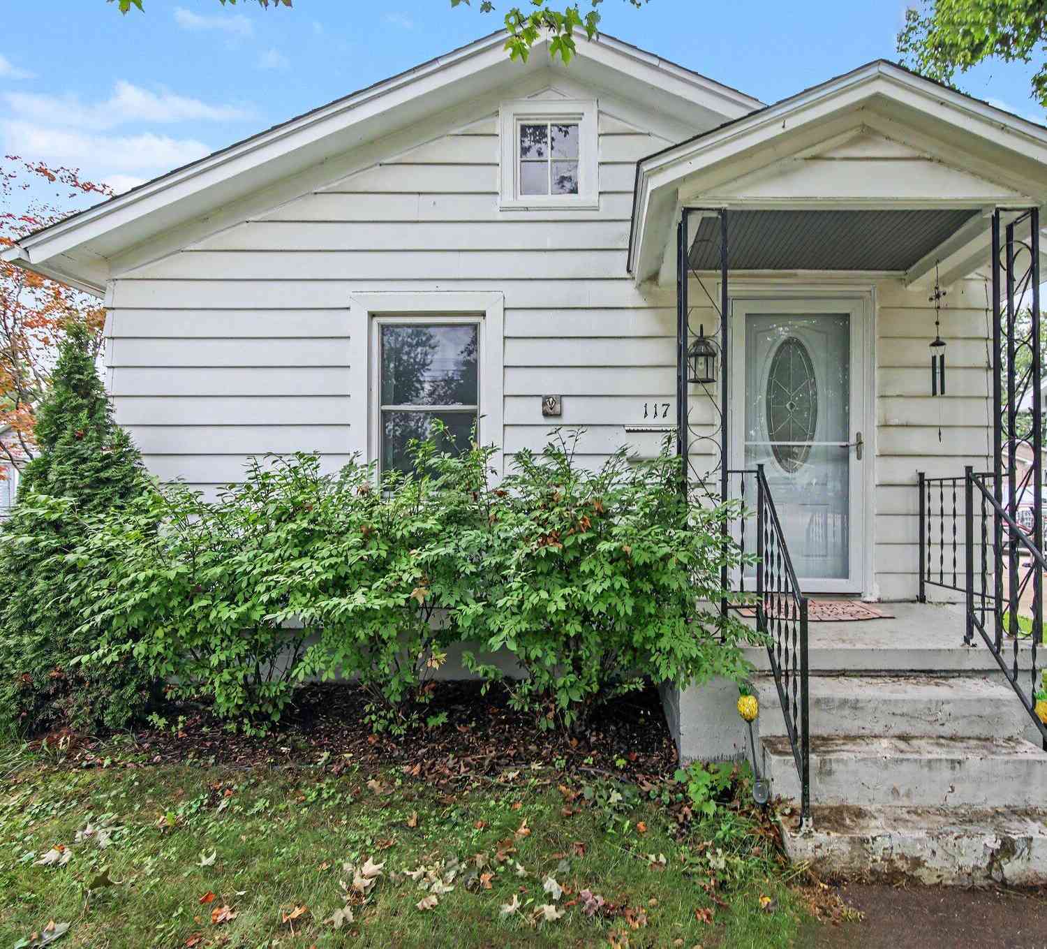 Homes For Sale - 117 W Michigan Avenue<br/> Milan, MI 48160