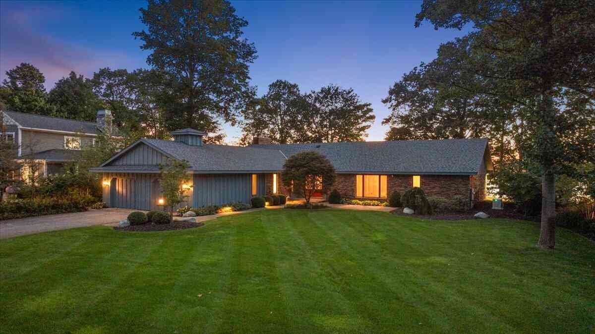 Homes For Sale - 2230 Lakeshore Drive<br/> Fennville, MI 49408
