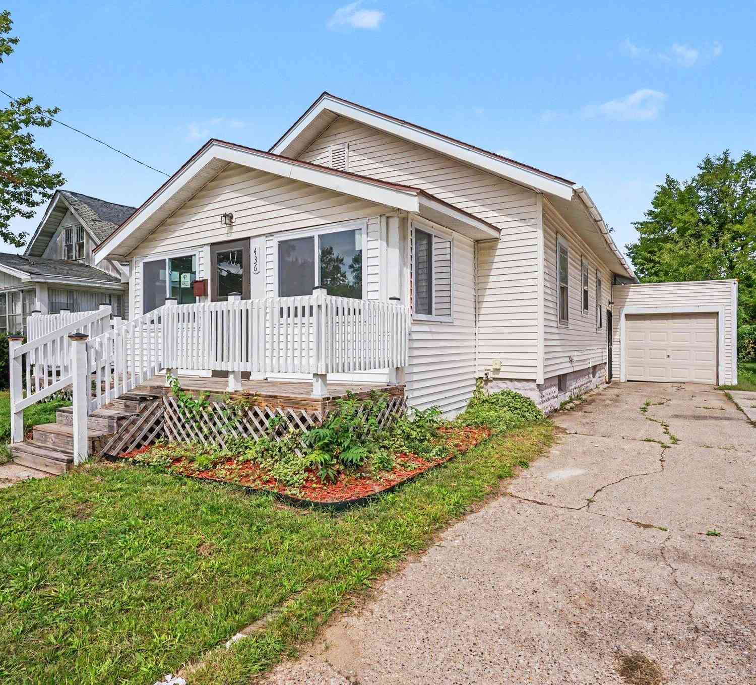 Homes For Sale - 436 Catawba Avenue<br/> Muskegon, MI 49442