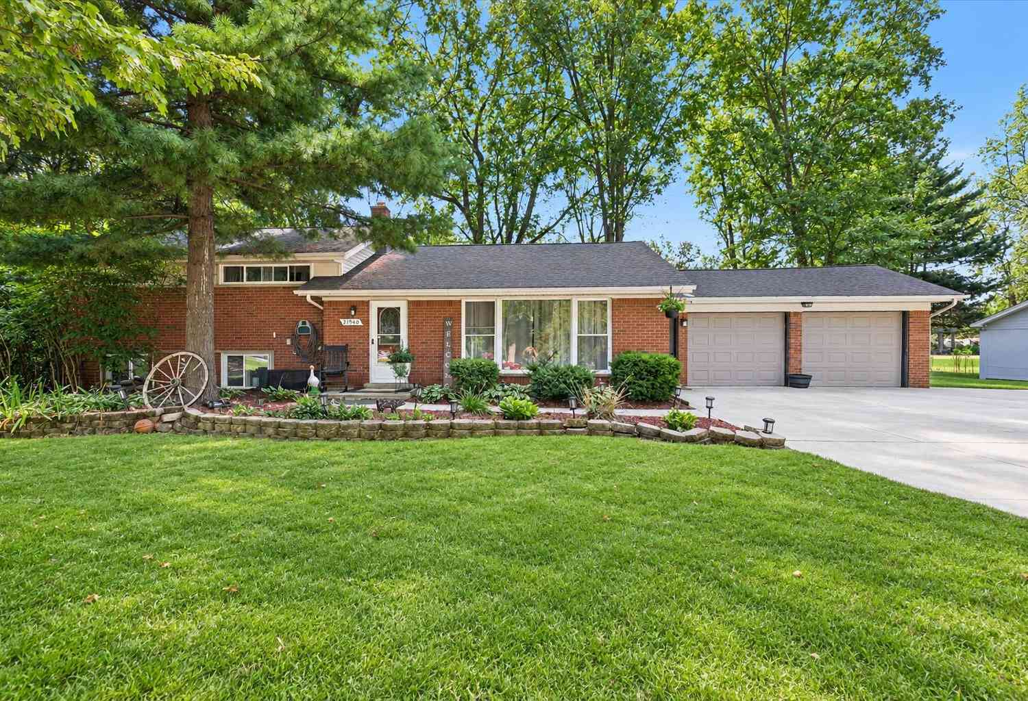 Homes For Sale - 21940 Wendell Street<br/> Clinton Twp, MI 48036
