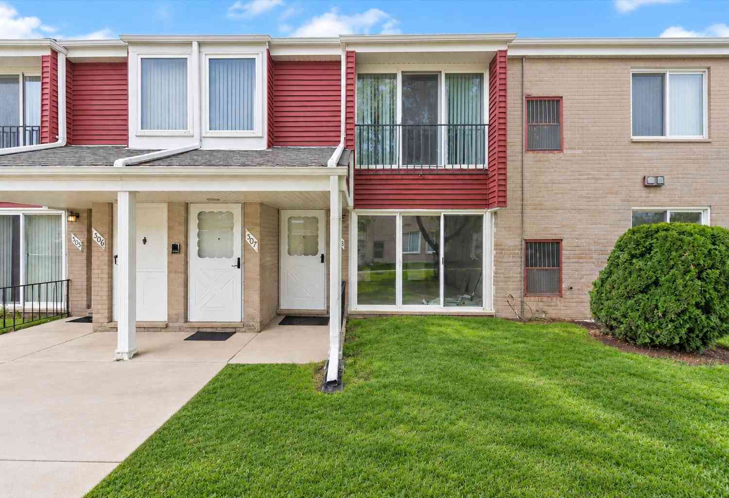 Condo For Sale - 507 Sunset Lane<br/> Saint Clair Shores, MI 48082