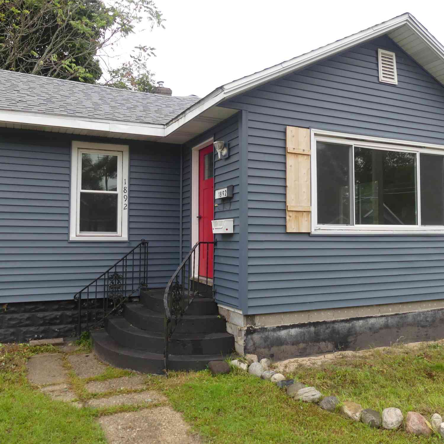 Homes For Sale - 1892 Wood Street<br/> Muskegon, MI 49442