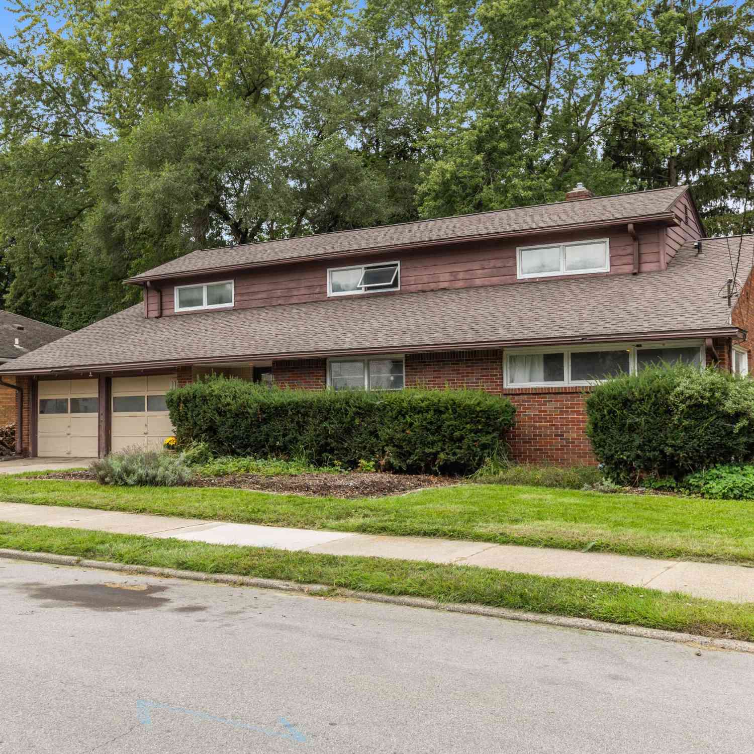 Homes For Sale - 1501 Rossman Avenue<br/> Grand Rapids, MI 49507