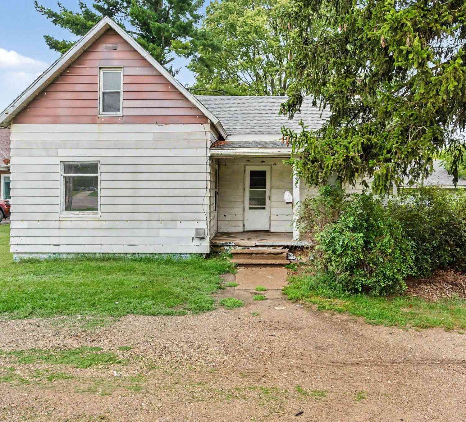 Homes For Sale - 422 Western Avenue<br/> Allegan, MI 49010