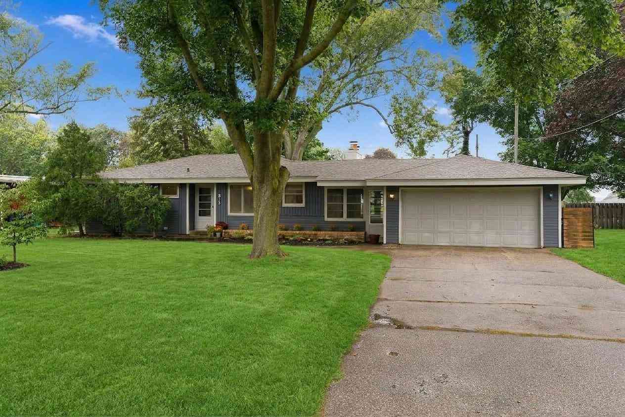 Homes For Sale - 815 W 24th Street<br/> Holland, MI 49423