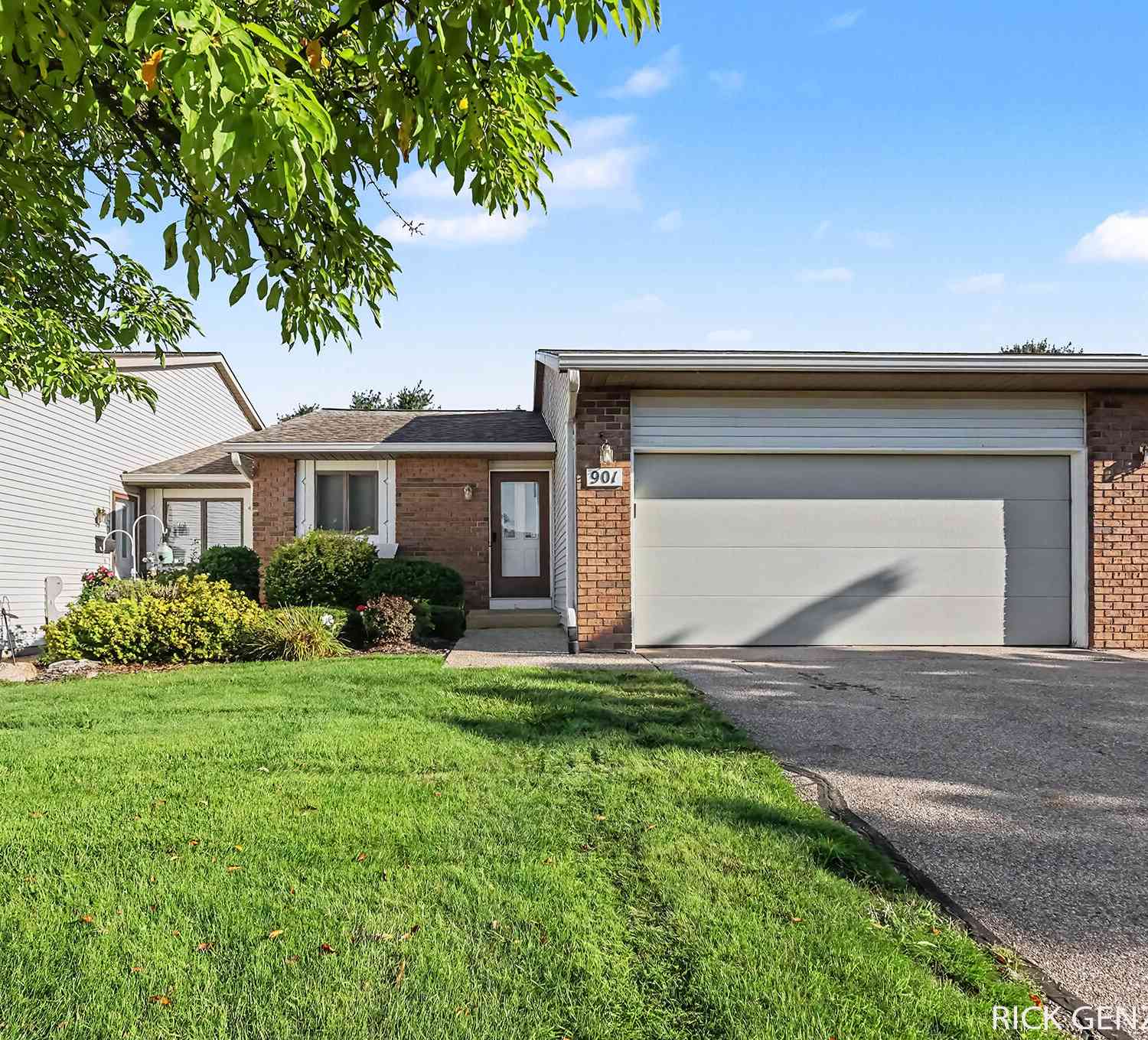 Condo For Sale - 901 Creekridge Drive<br/> Holland, MI 49423