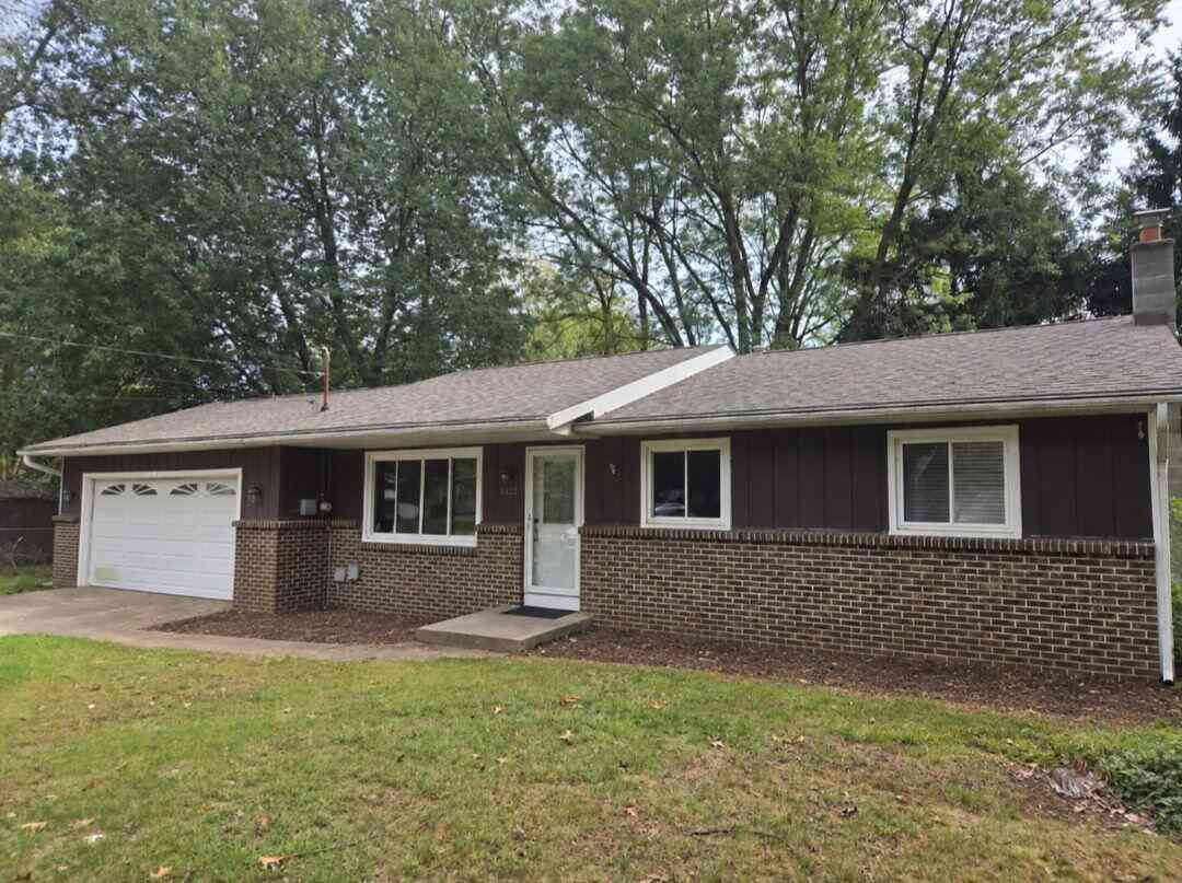 Homes For Sale - 1422 Lake Avenue<br/> Portage, MI 49002