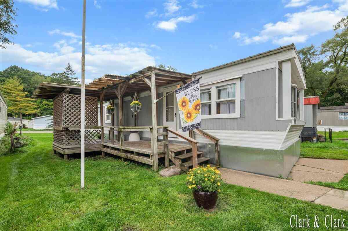 Mobile Home For Sale - 6495 Bodie Street<br/> Rockford, MI 49341