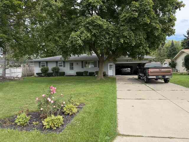 Homes For Sale - 211 Leland Place<br/> Lansing, MI 48917