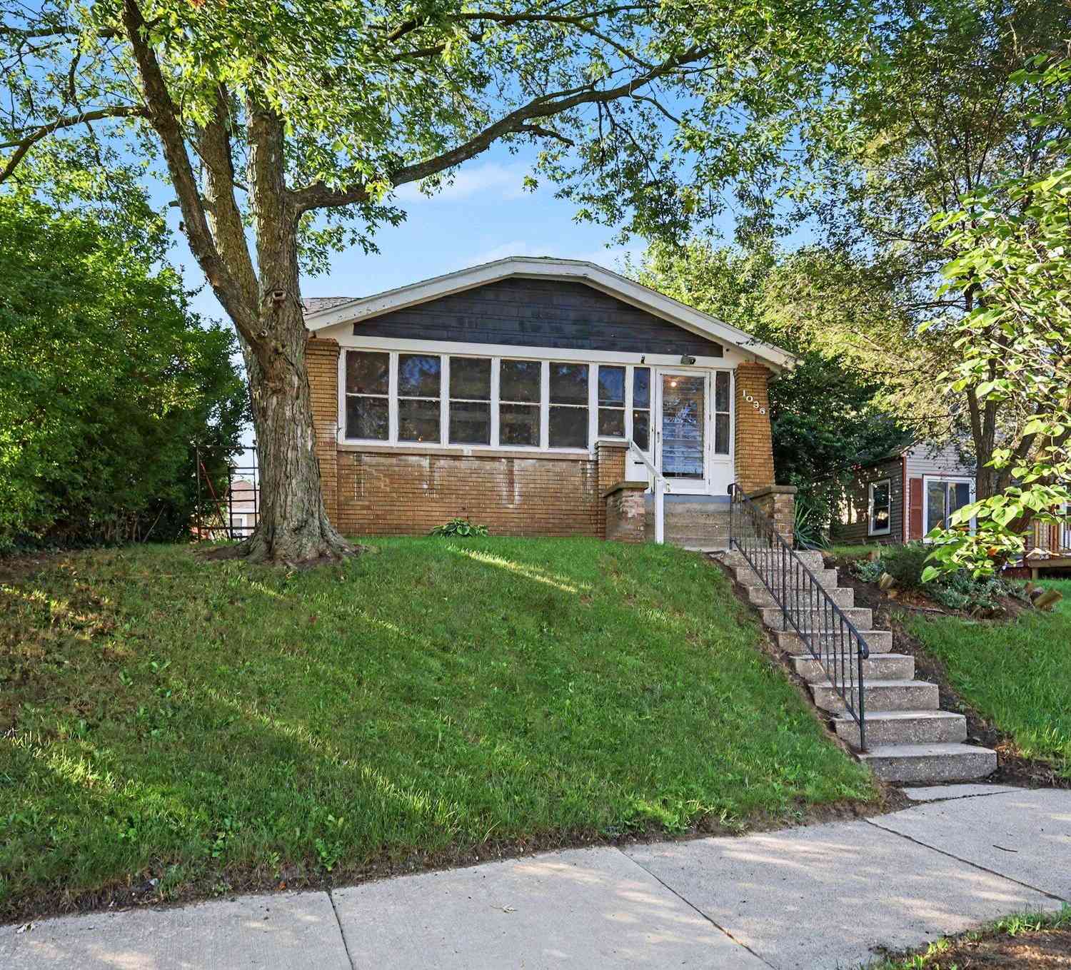 Homes For Sale - 1036 Dickinson Street<br/> Grand Rapids, MI 49507