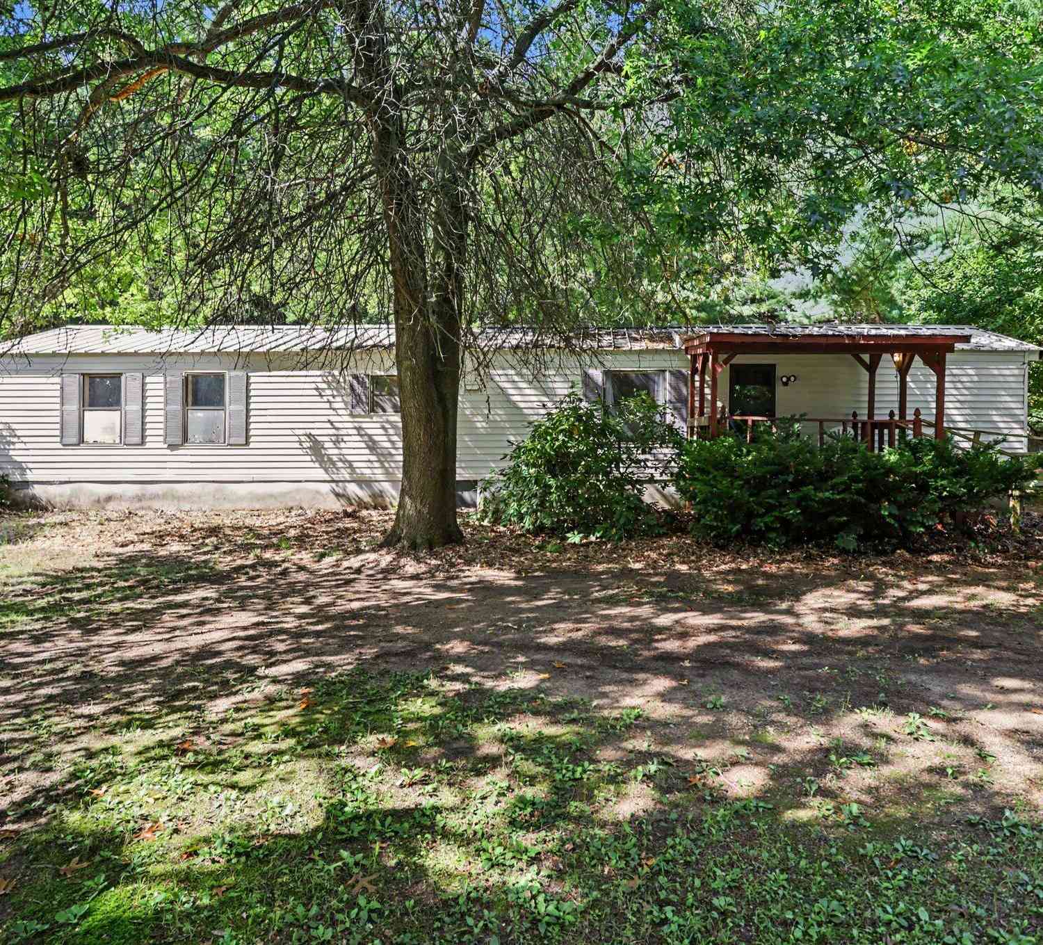 Mobile Home For Sale - 11385 Wildwood Drive<br/> Marshall, MI 49068
