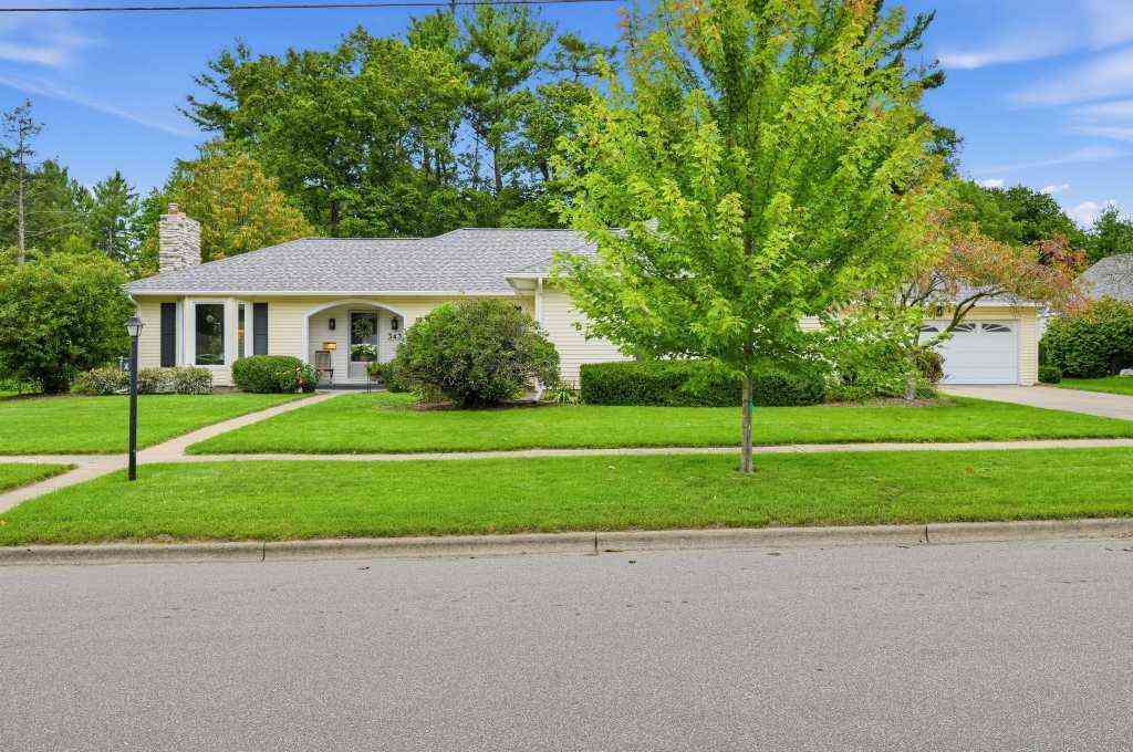 Homes For Sale - 343 E Maple Street<br/> Fremont, MI 49412