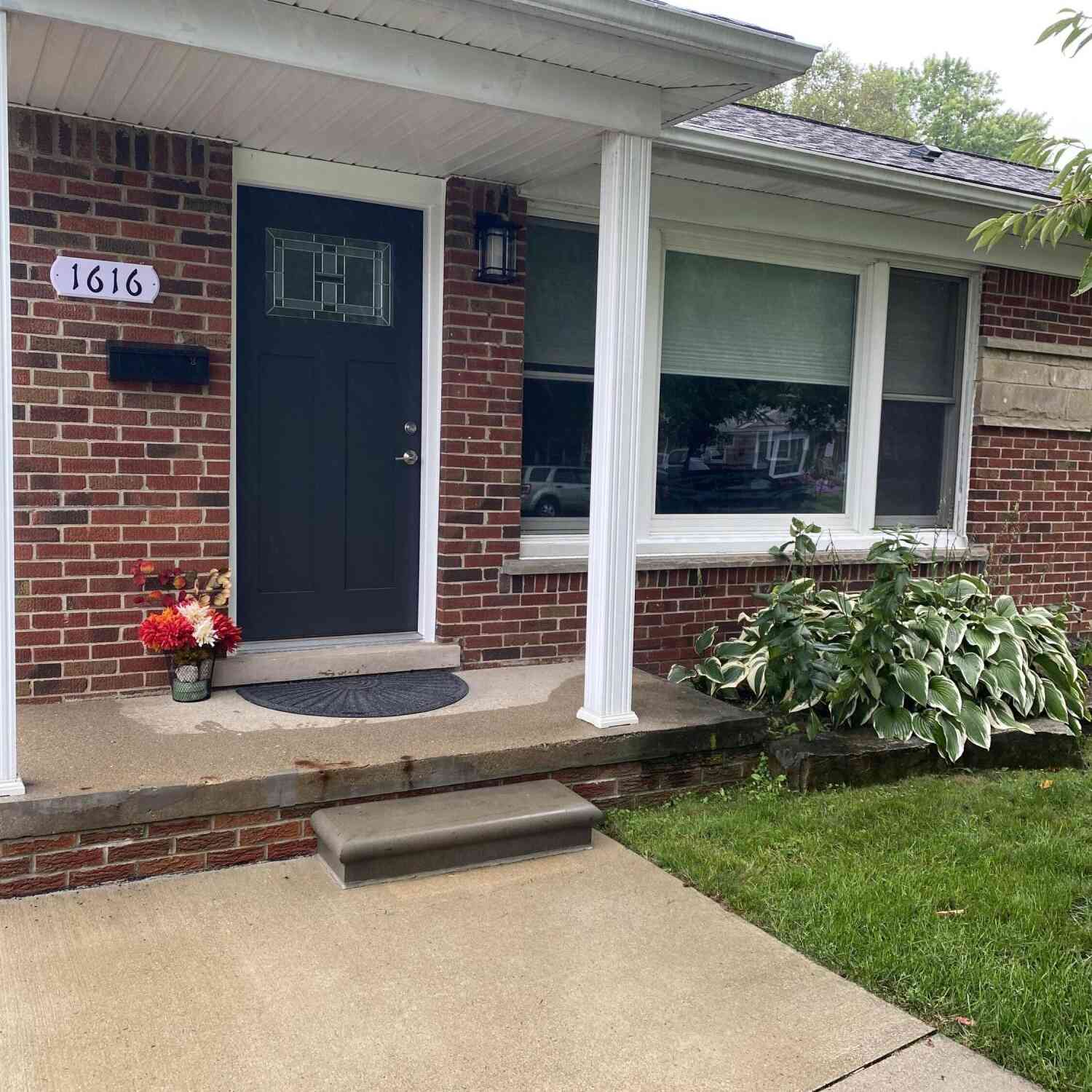 Homes For Sale - 1616 Genesee Drive<br/> Royal Oak, MI 48073