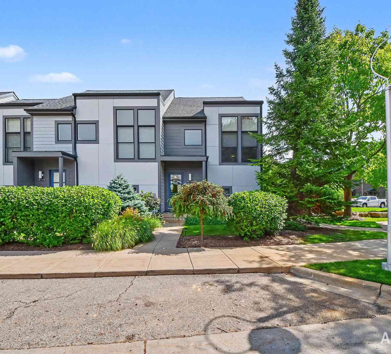 Condo For Sale - 2114 New Town Drive<br/> Grand Rapids, MI 49525
