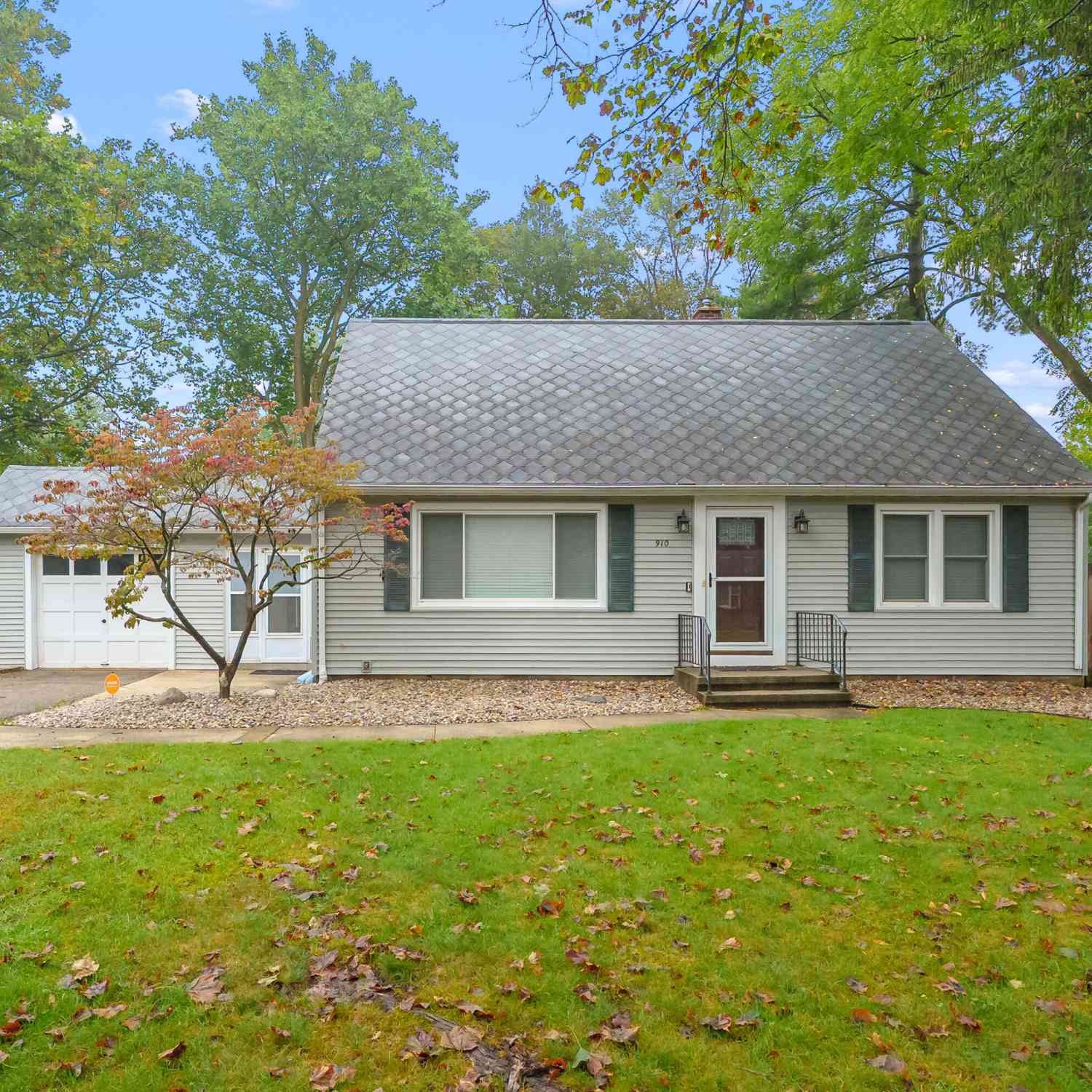 Homes For Sale - 910 Farrell Avenue<br/> Kalamazoo, MI 49006