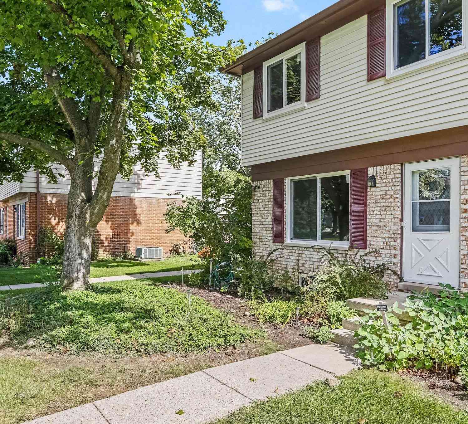 Condo For Sale - 197 Sheffield Drive<br/> Saline, MI 48176
