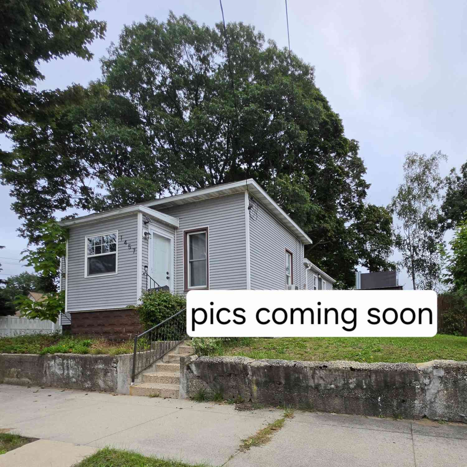 Homes For Sale - 1457 Palmer Avenue<br/> Muskegon, MI 49441