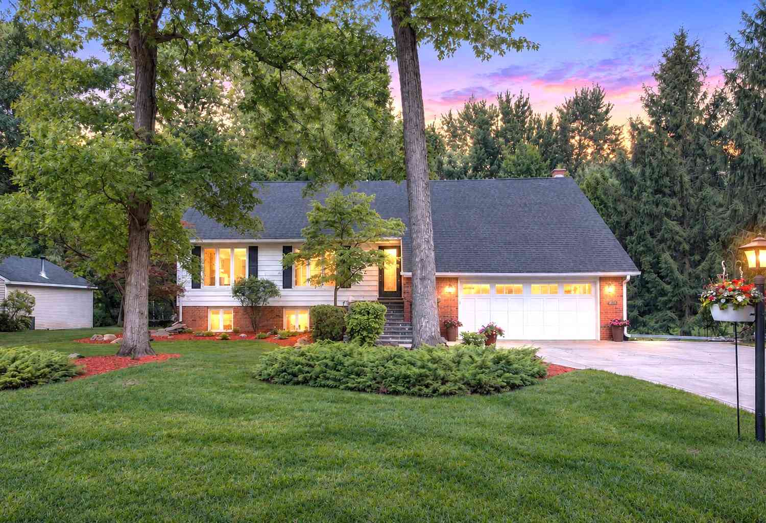 Homes For Sale - 4788 Woodland Road<br/> Jackson, MI 49203