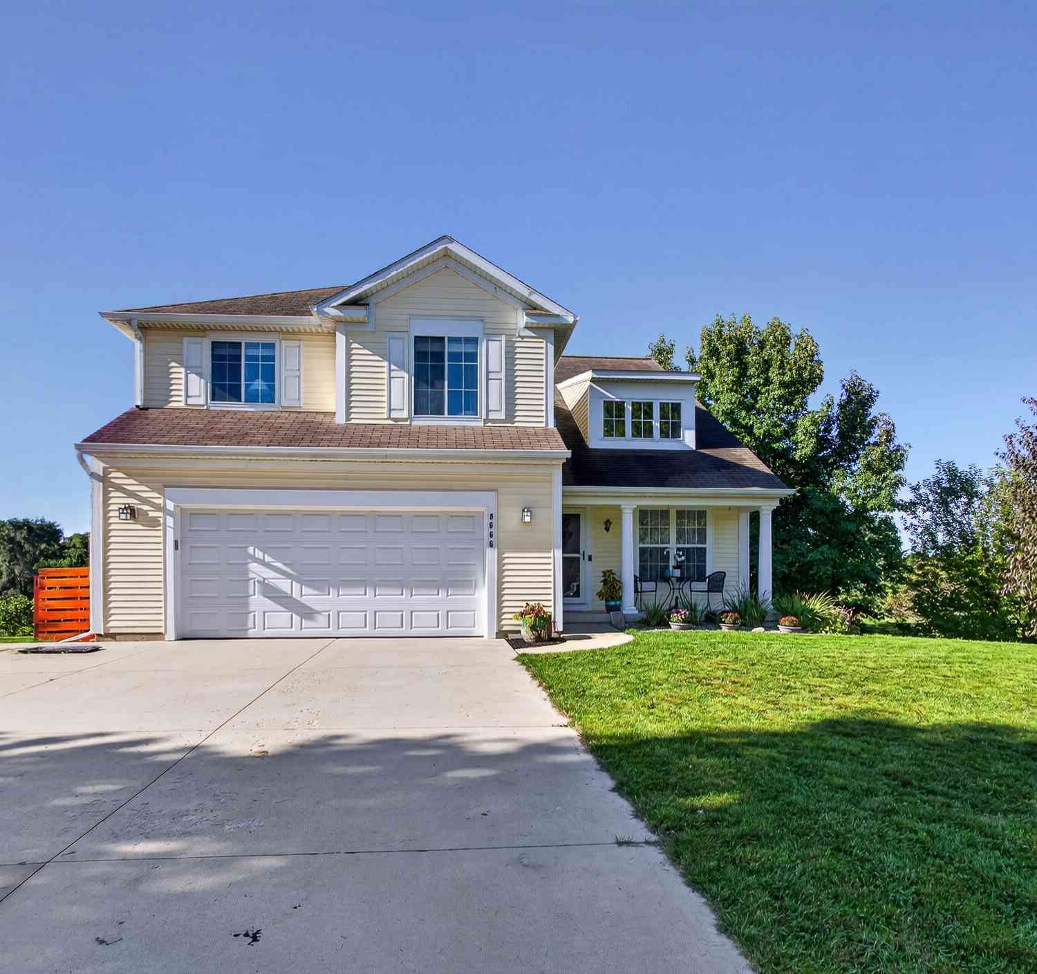 Homes For Sale - 8666 Suntree Drive<br/> Ottawa County, Zeeland, MI 49464