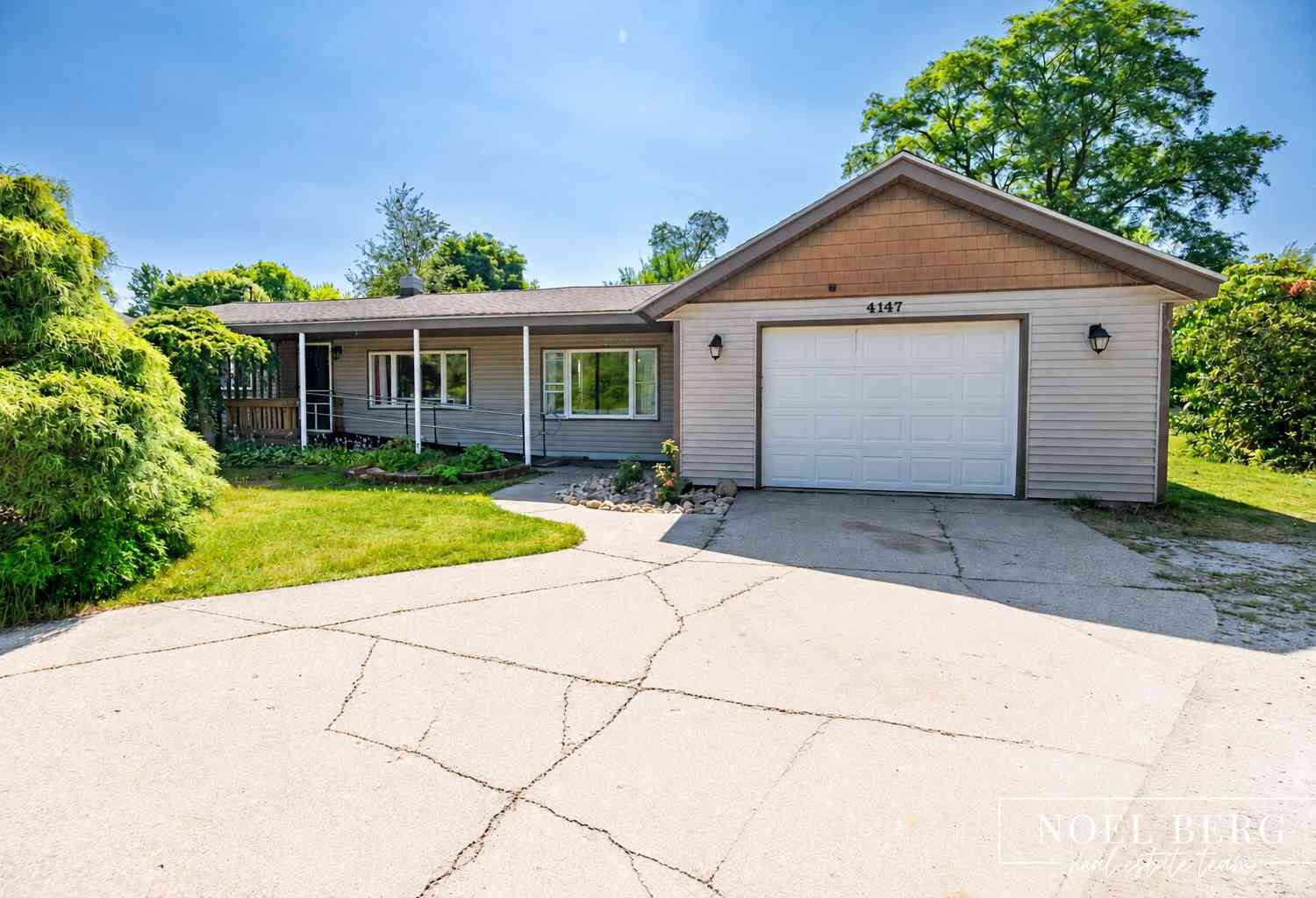 Homes For Sale - 4147 S Brooks Road<br/> Muskegon, MI 49444