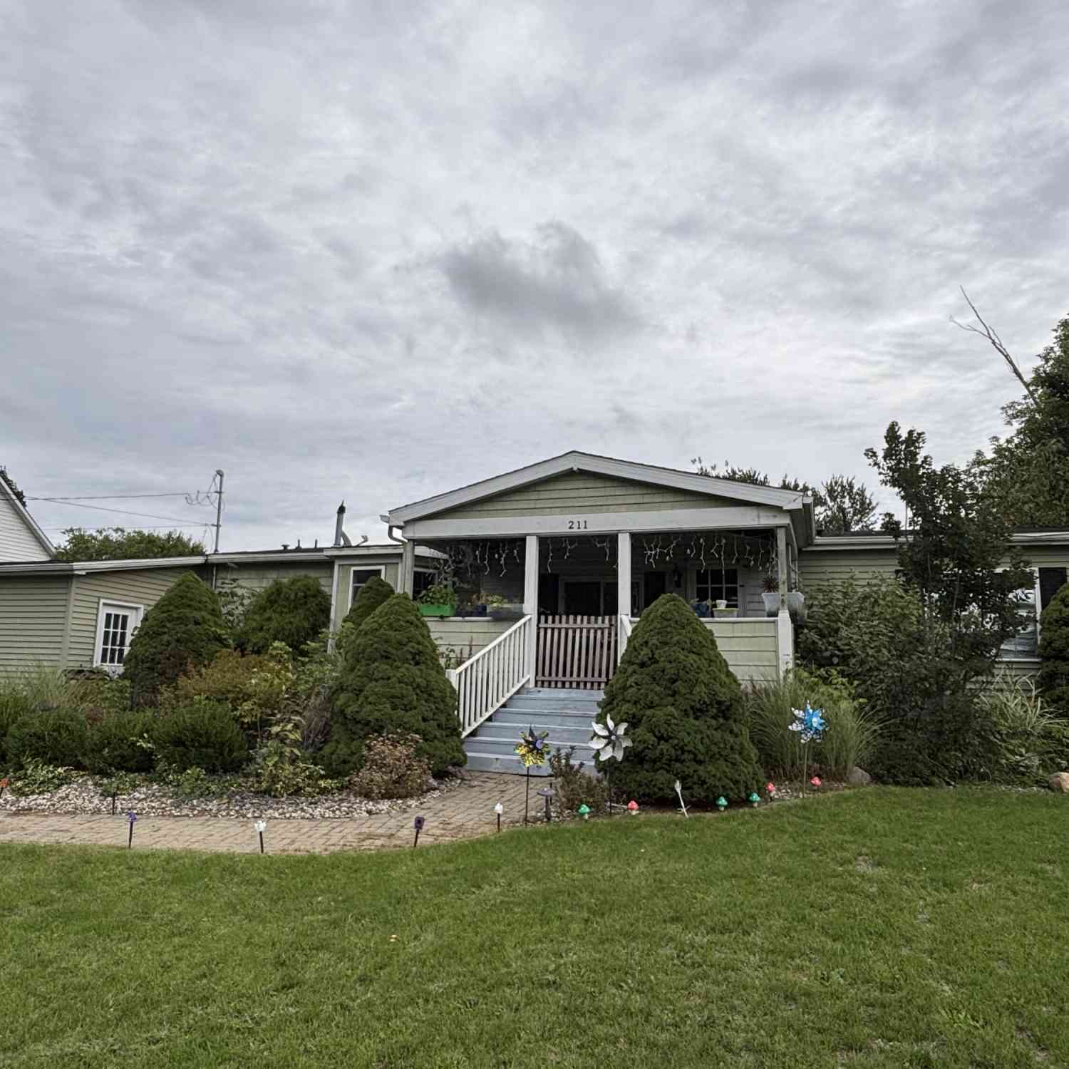 Mobile Home For Sale - 211 S 24th Street<br/> Battle Creek, MI 49015