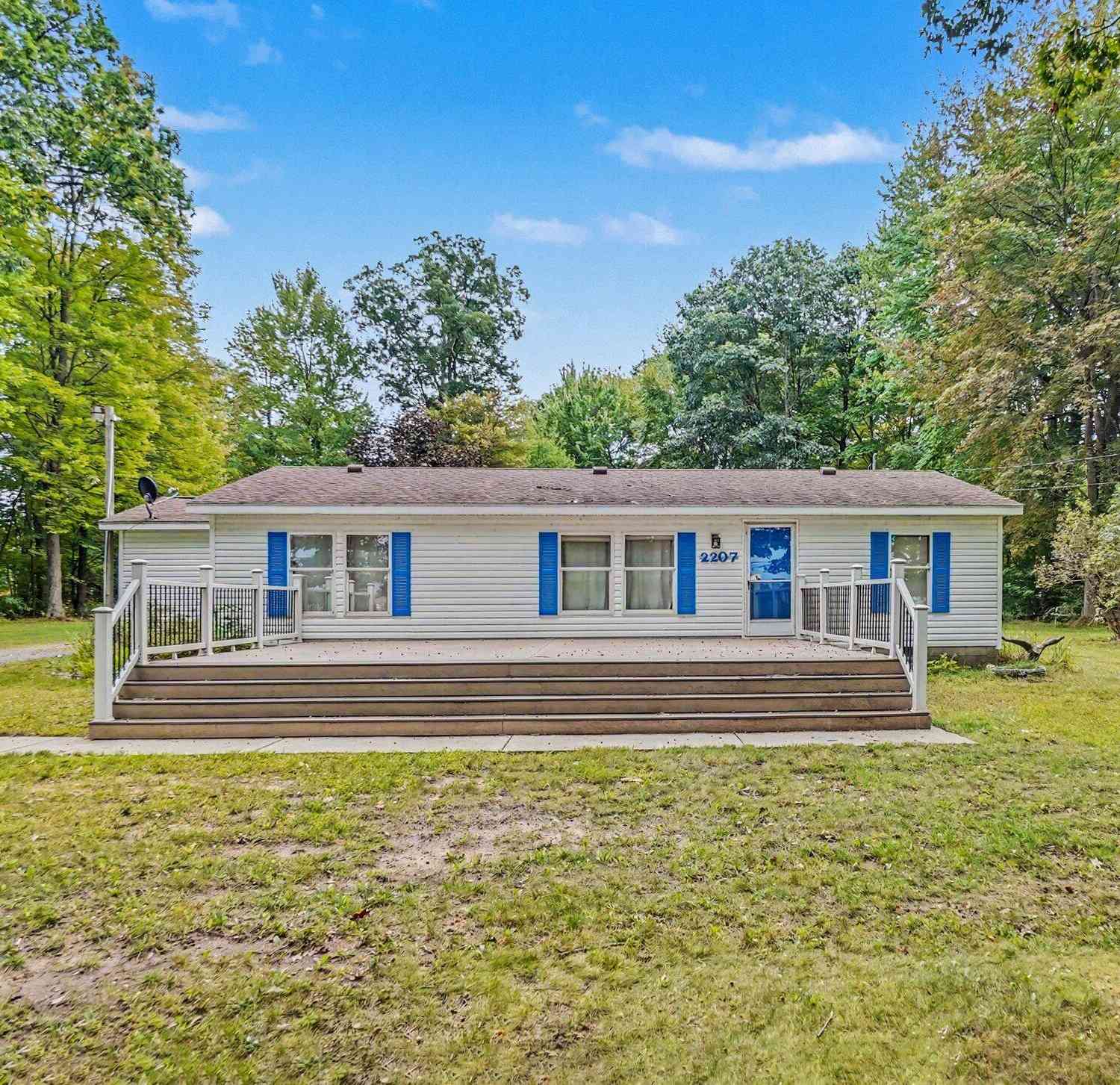 Mobile Home For Sale - 2207 Wolf Lake Drive<br/> Lake County, Baldwin, MI 49304