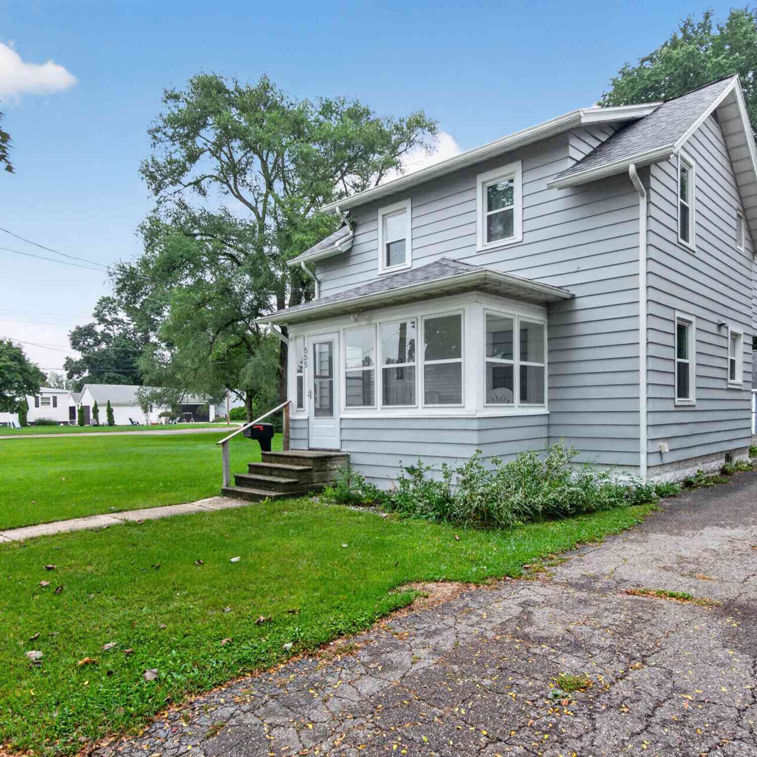 Homes For Sale - 555 N Pleasant Street<br/> Jackson, MI 49202