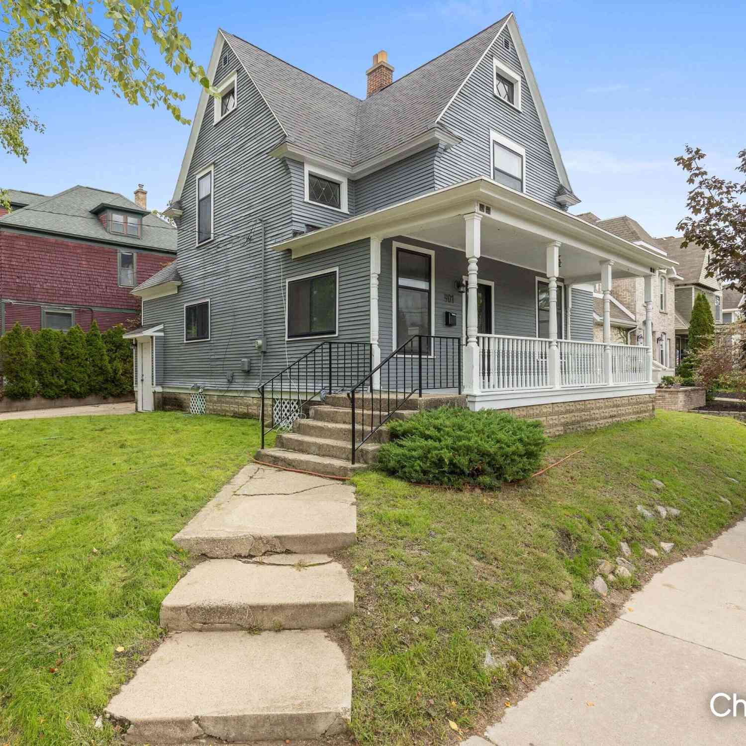 Homes For Sale - 901 Wealthy Street<br/> Grand Rapids, MI 49506