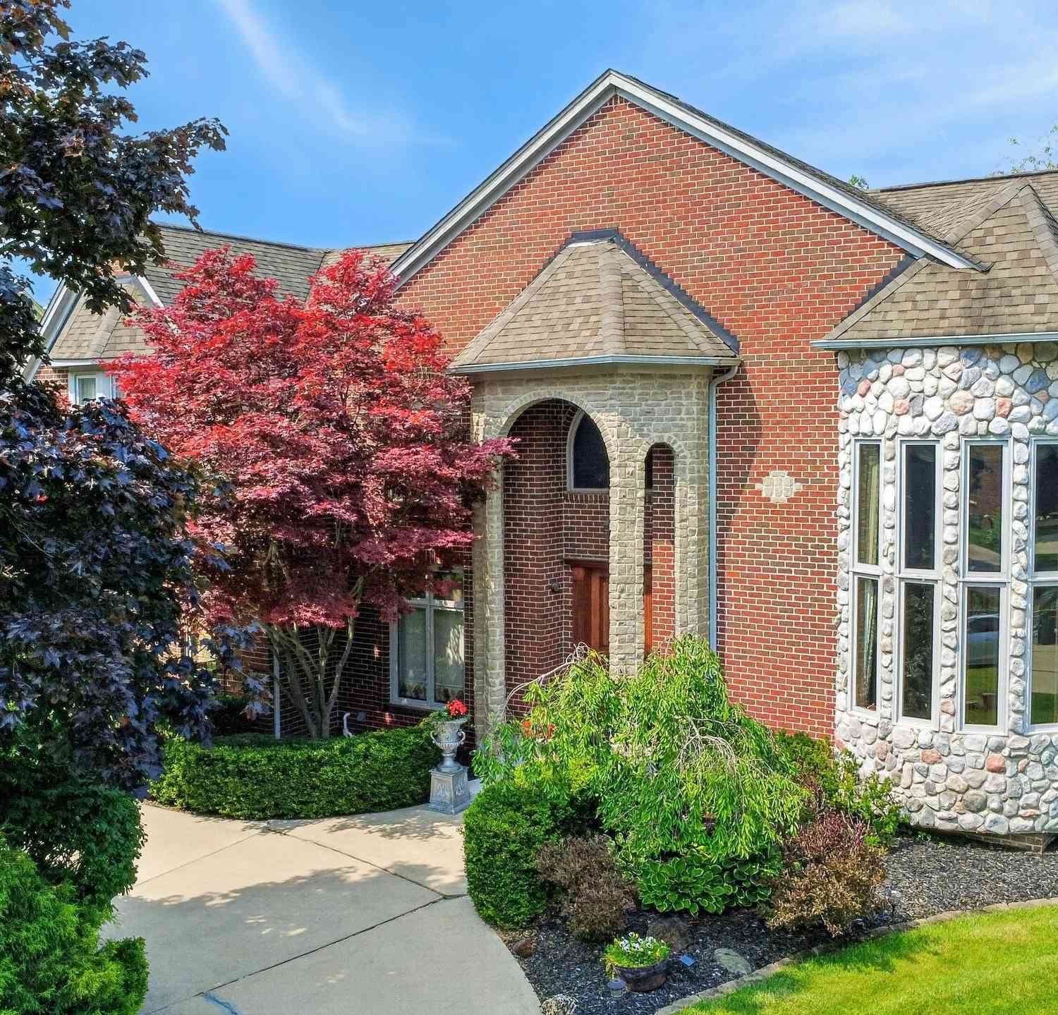 Homes For Rent - 833 Lakewood Drive<br/> Rochester, MI 48309