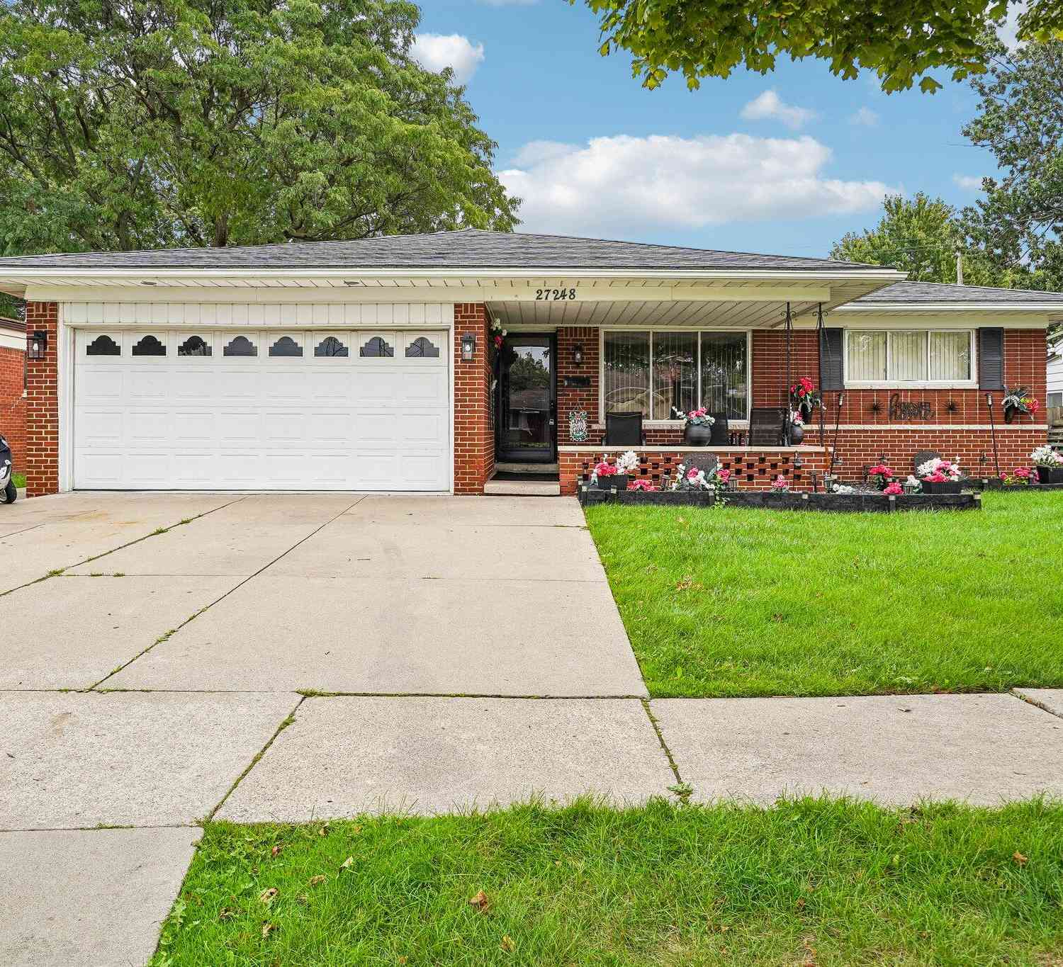 Homes For Sale - 27248 Newport Drive<br/> Warren, MI 48088