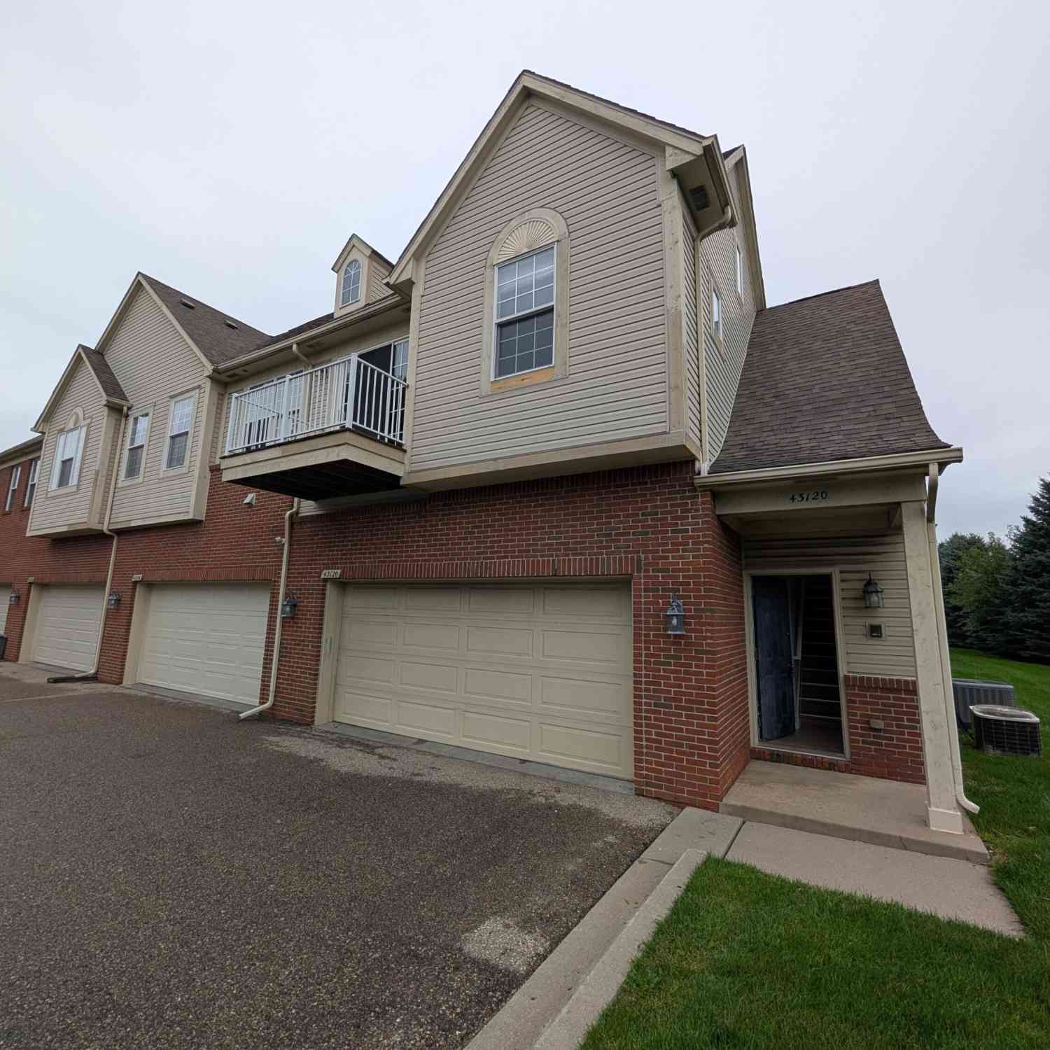 Condo For Rent - 43120 Pendleton Circle<br/> Sterling Heights, MI 48313