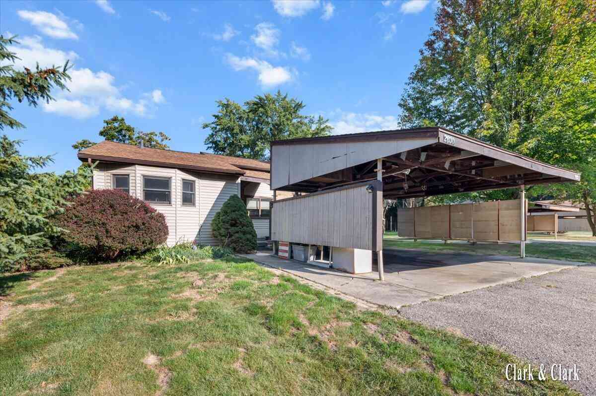 Condo For Sale - 2630 Chatham Woods Drive<br/> Grand Rapids, MI 49546