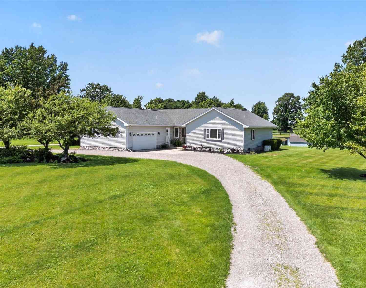 Homes For Sale - 22175 Pratt Road<br/> Macomb County, Armada, MI 48005