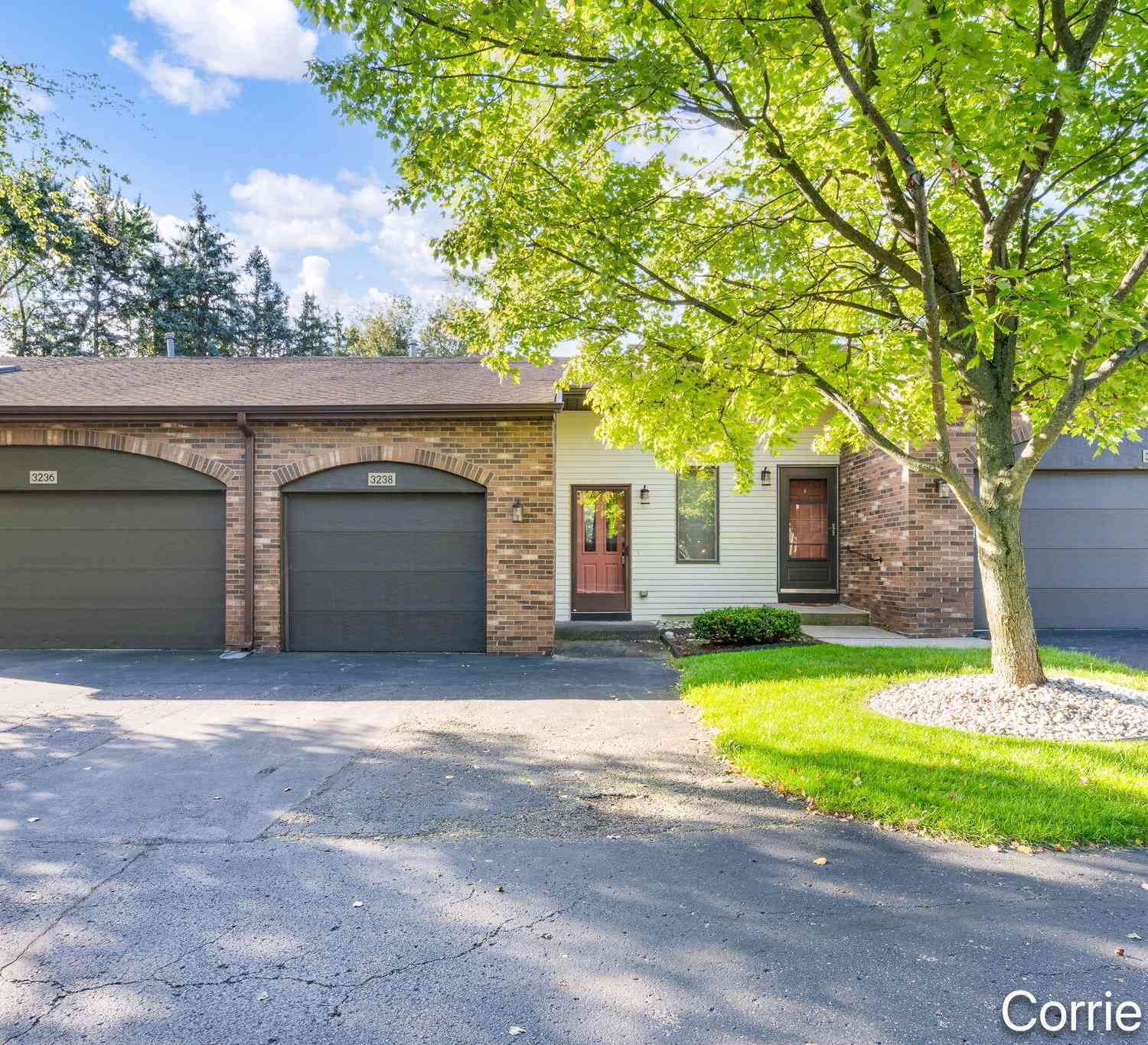 Condo For Sale - 3238 Arrowhead Arms Court<br/> Grandville, MI 49418