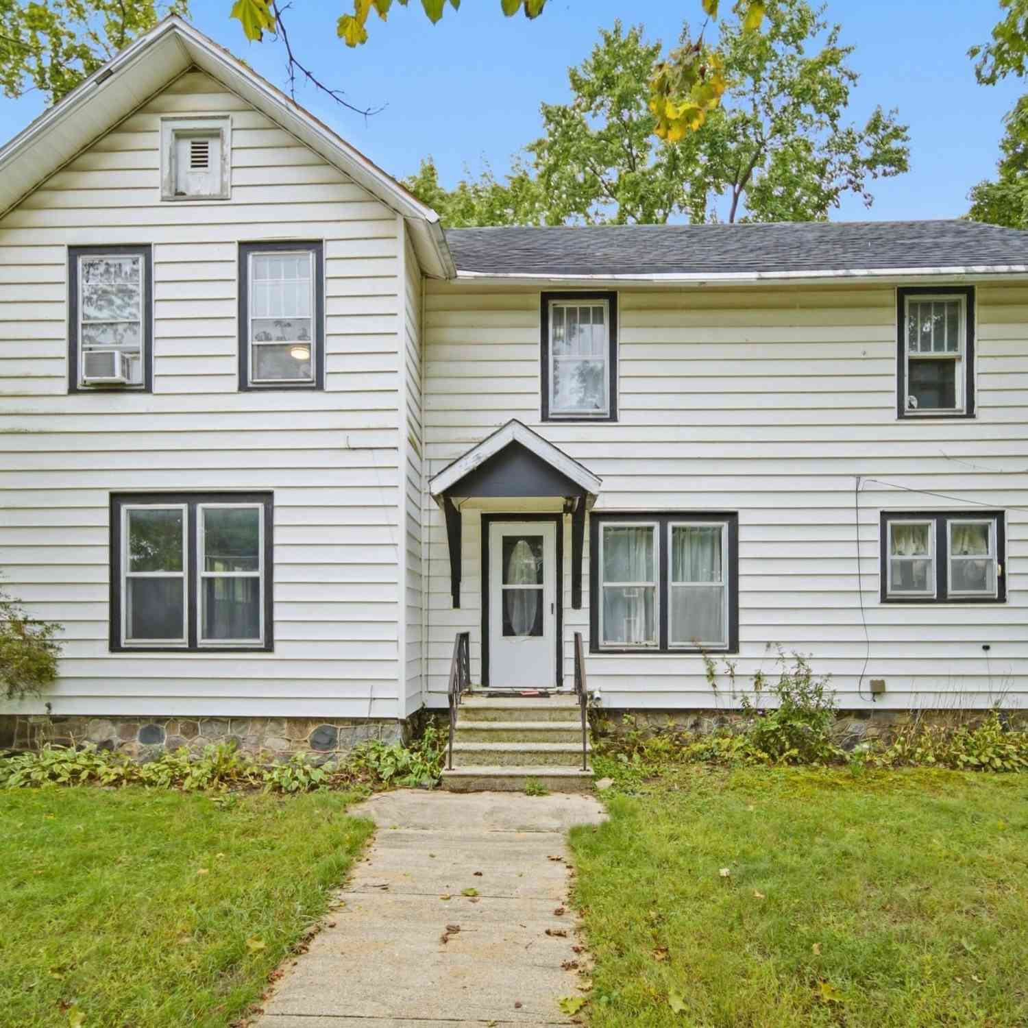 Homes For Sale - 206 W Main Street<br/> Saint Joseph County, Burr Oak, MI 49030