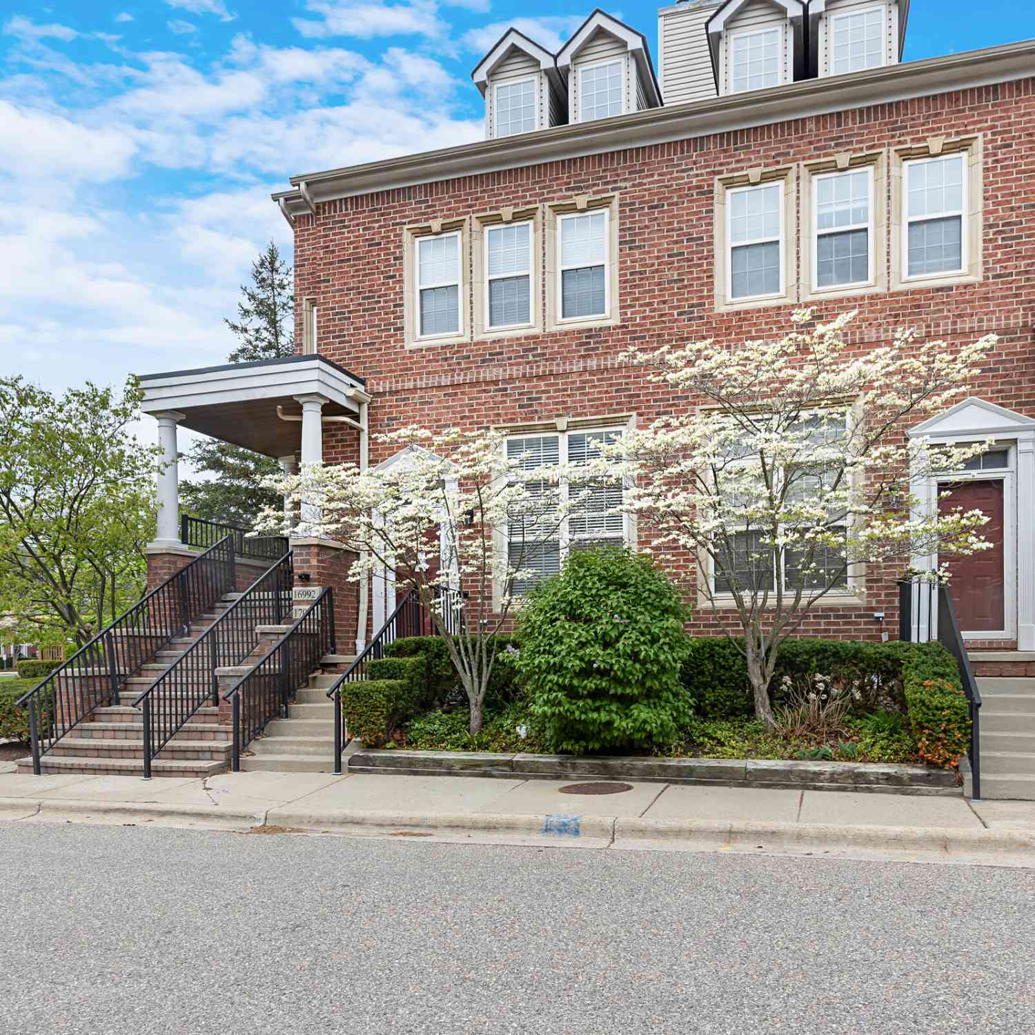 Condo For Sale - 16992 Farmington Road #104<br/> Livonia, MI 48154