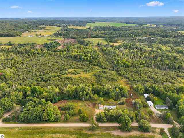 Mobile Home For Sale - 6890 E 46 Road<br/> Cadillac, MI 49601
