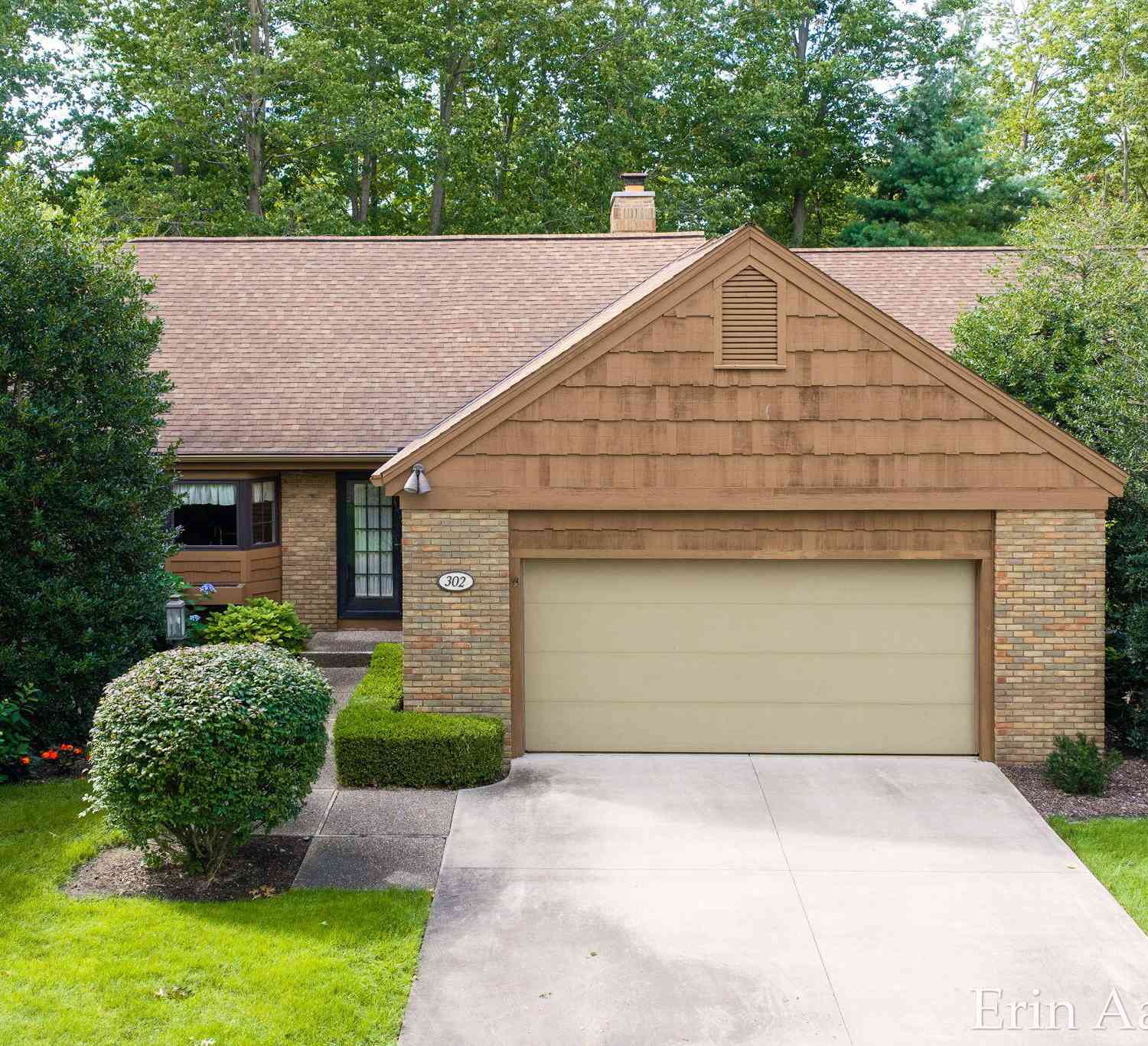 Condo For Sale - 302 Foxcroft Circle<br/> Holland, MI 49423