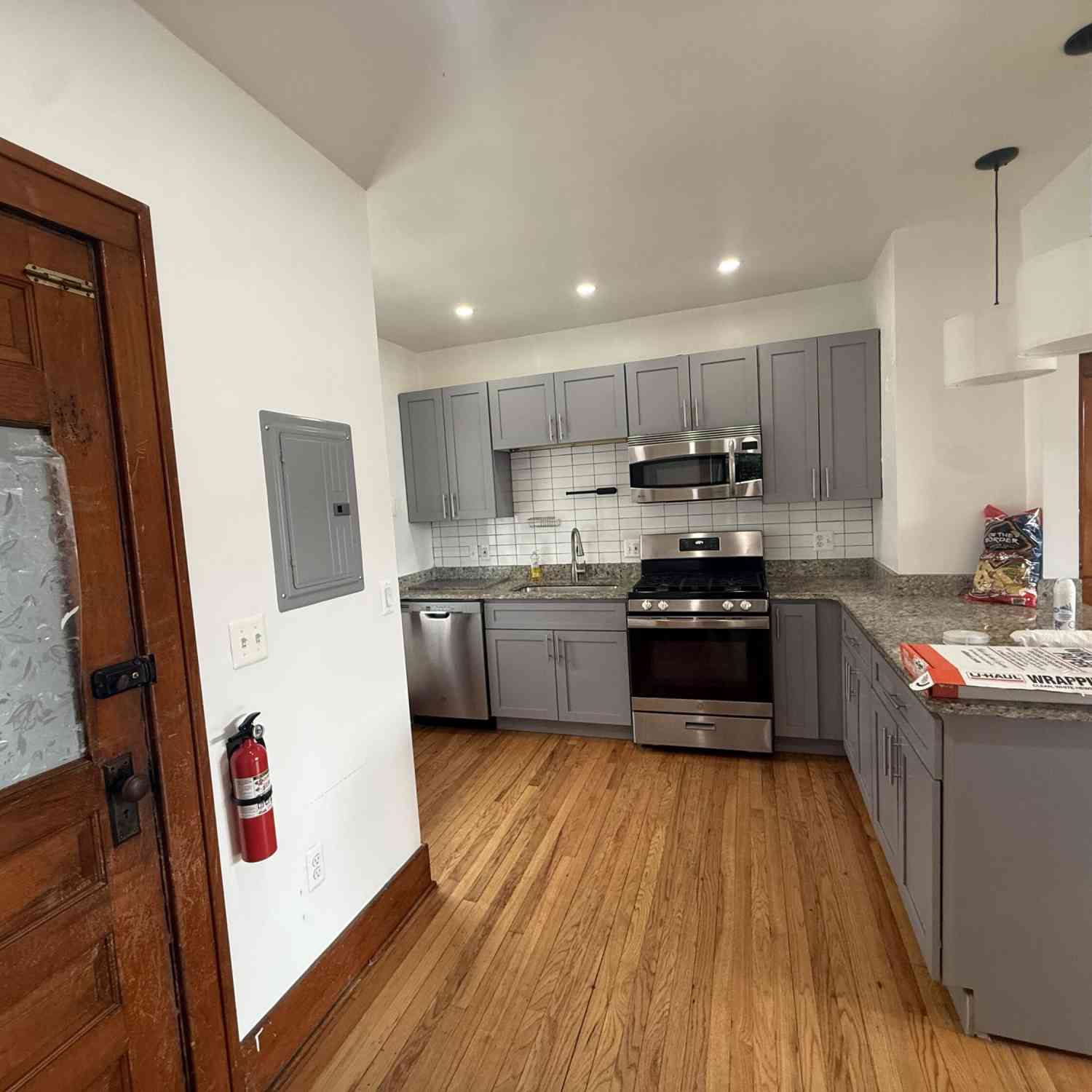 Apartment For Rent - 2600 Belmont Street<br/> Wayne County, Hamtramck, MI 48212