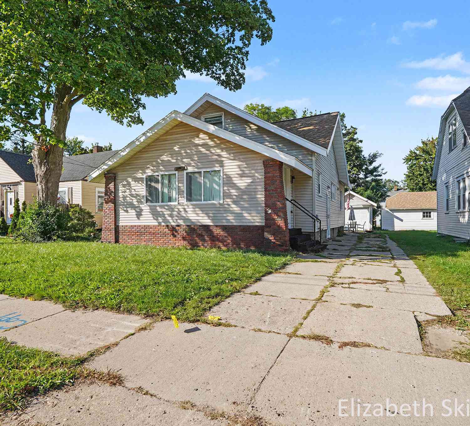 Homes For Sale - 1037 Burton Street<br/> Grand Rapids, MI 49507