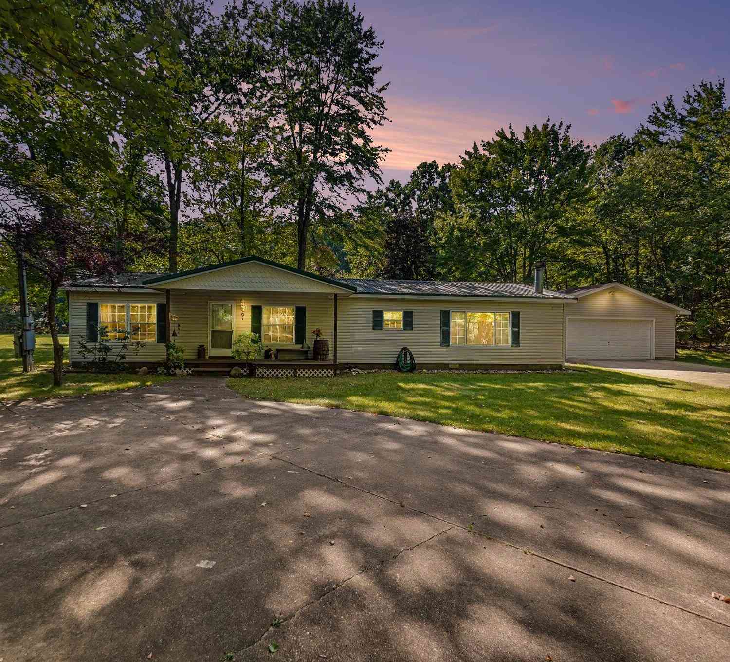 Mobile Home For Sale - 10703 N Mac Road<br/> Lake County, Irons, MI 49644