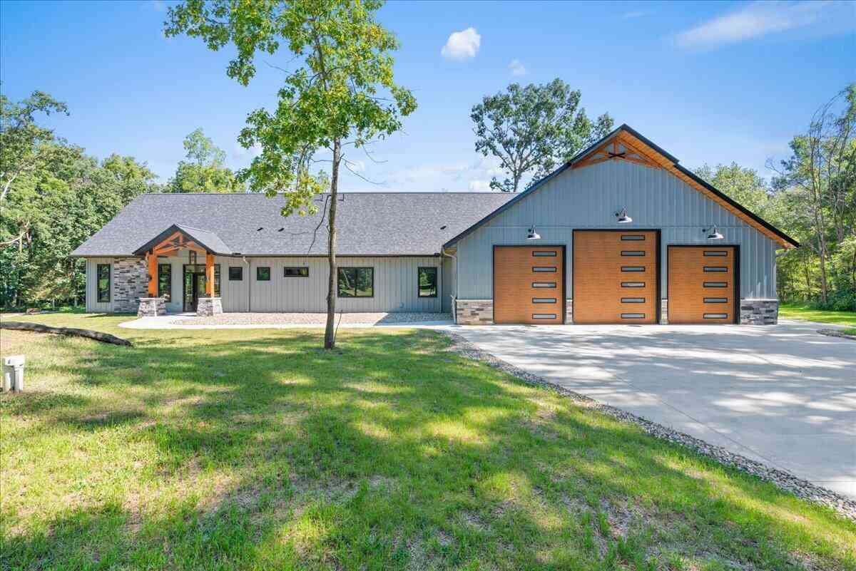 Homes For Sale - 62357 Hunters Pointe Drive<br/> Sturgis, MI 49091