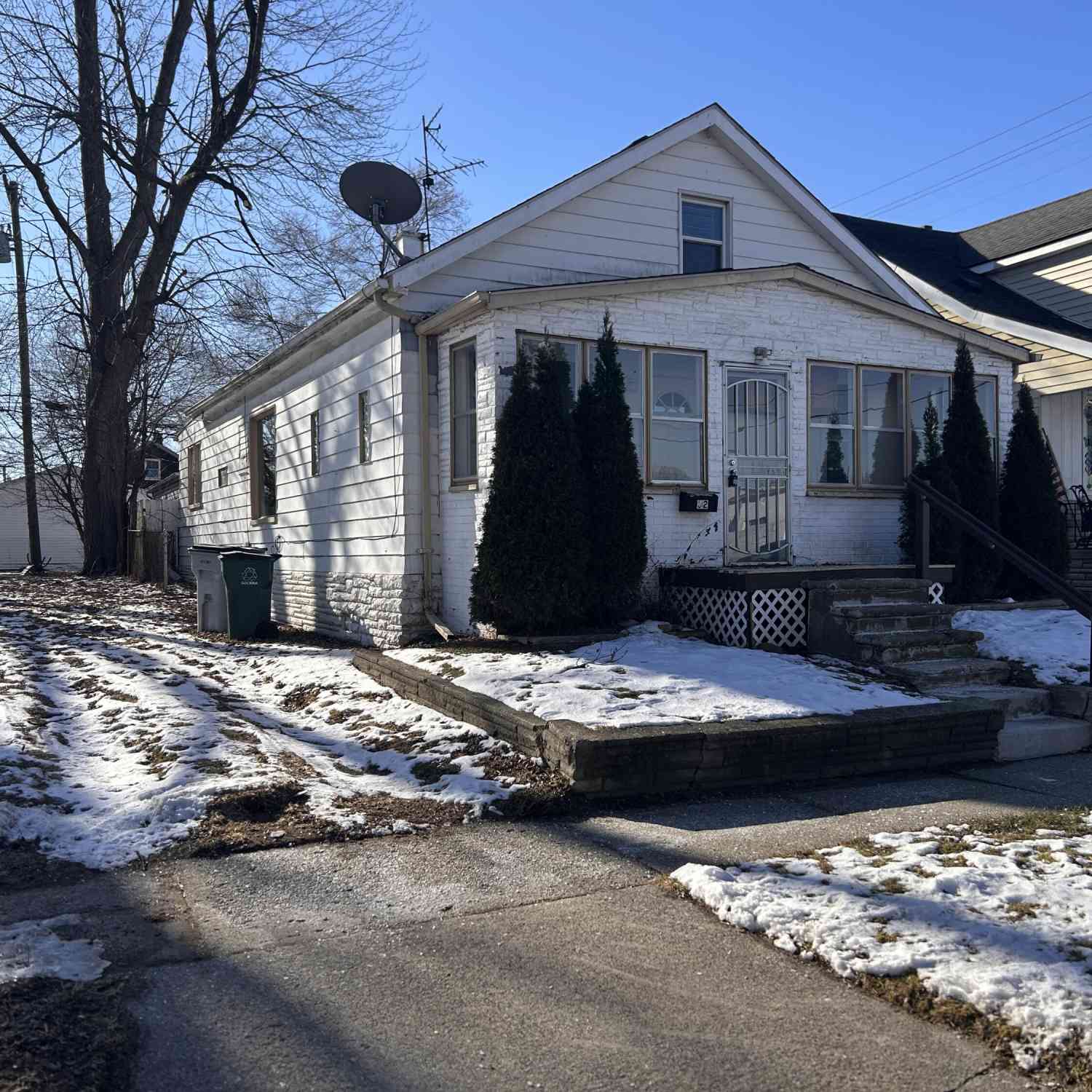 Homes For Sale - 32 E George Avenue<br/> Hazel Park, MI 48030